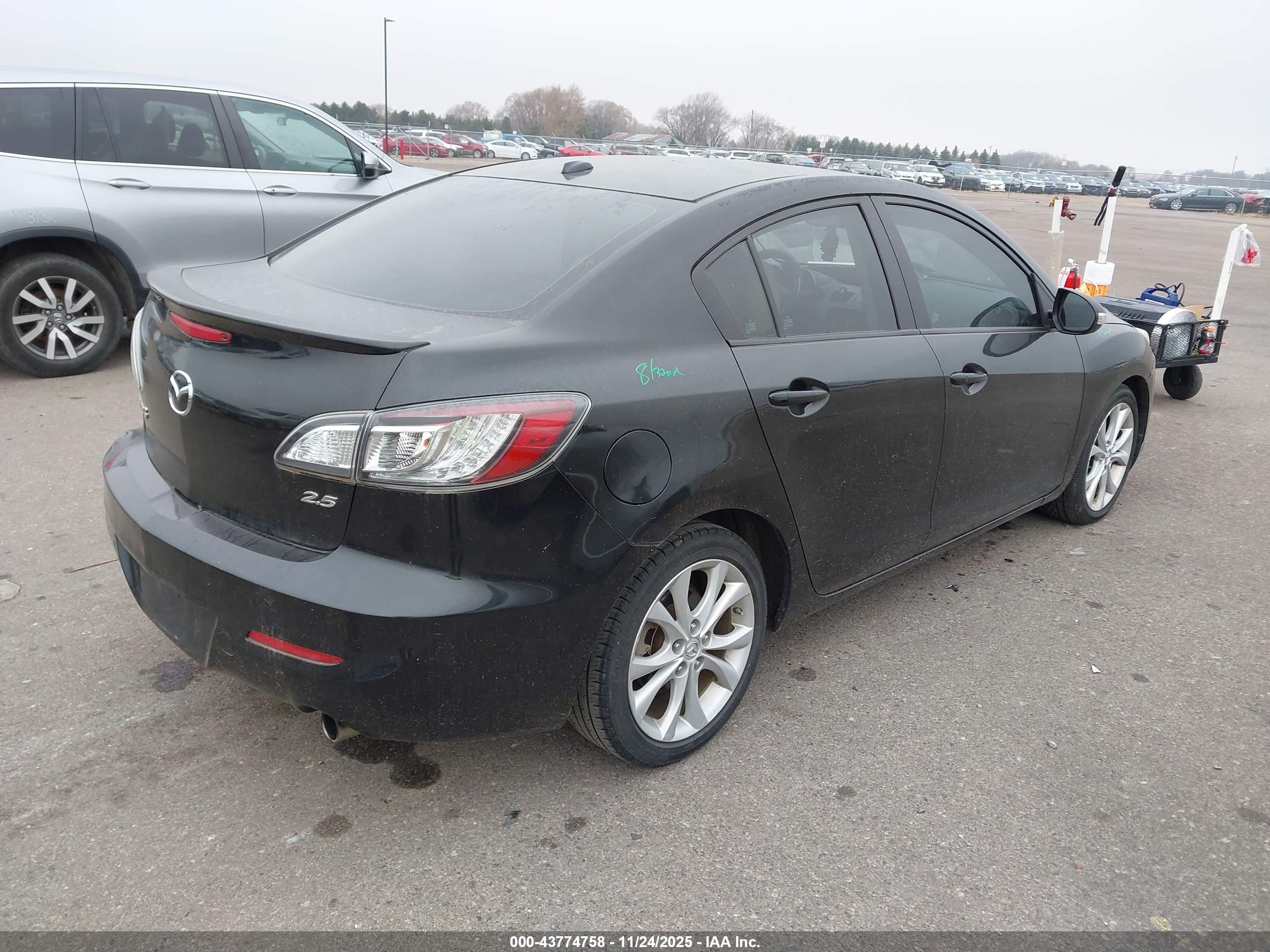MAZDA MAZDA3 image 4