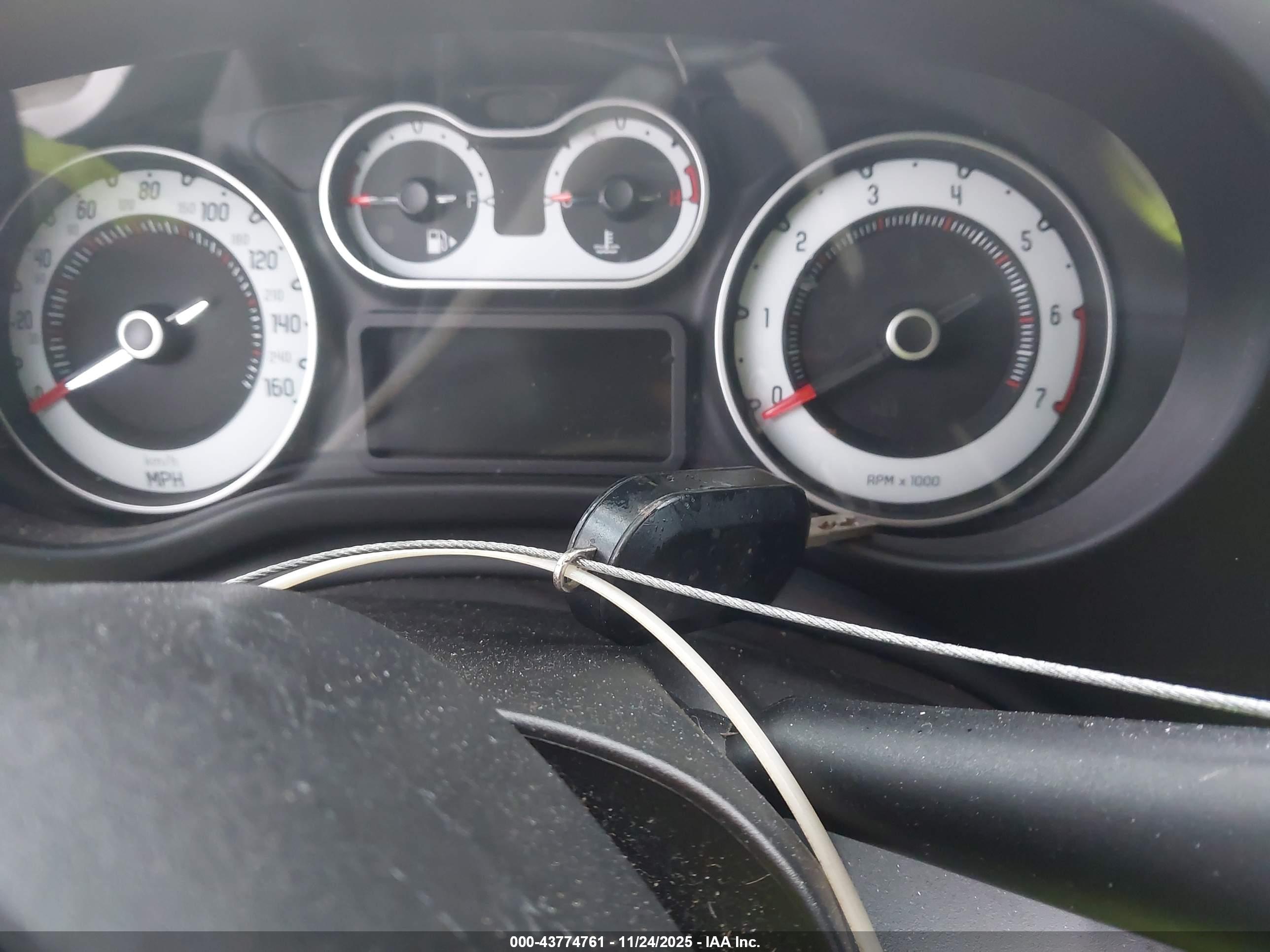 FIAT 500L image 11