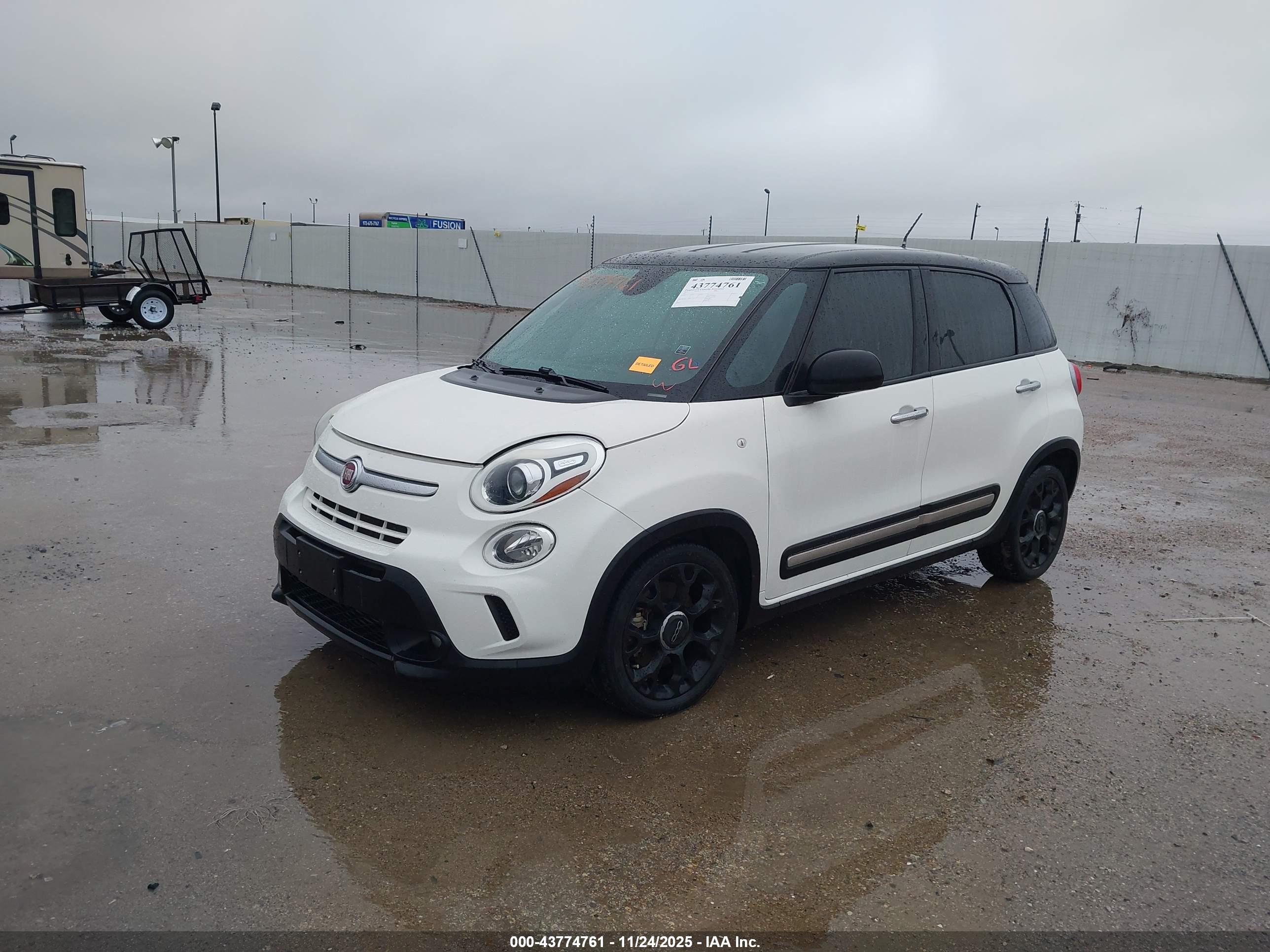 FIAT 500L image 2