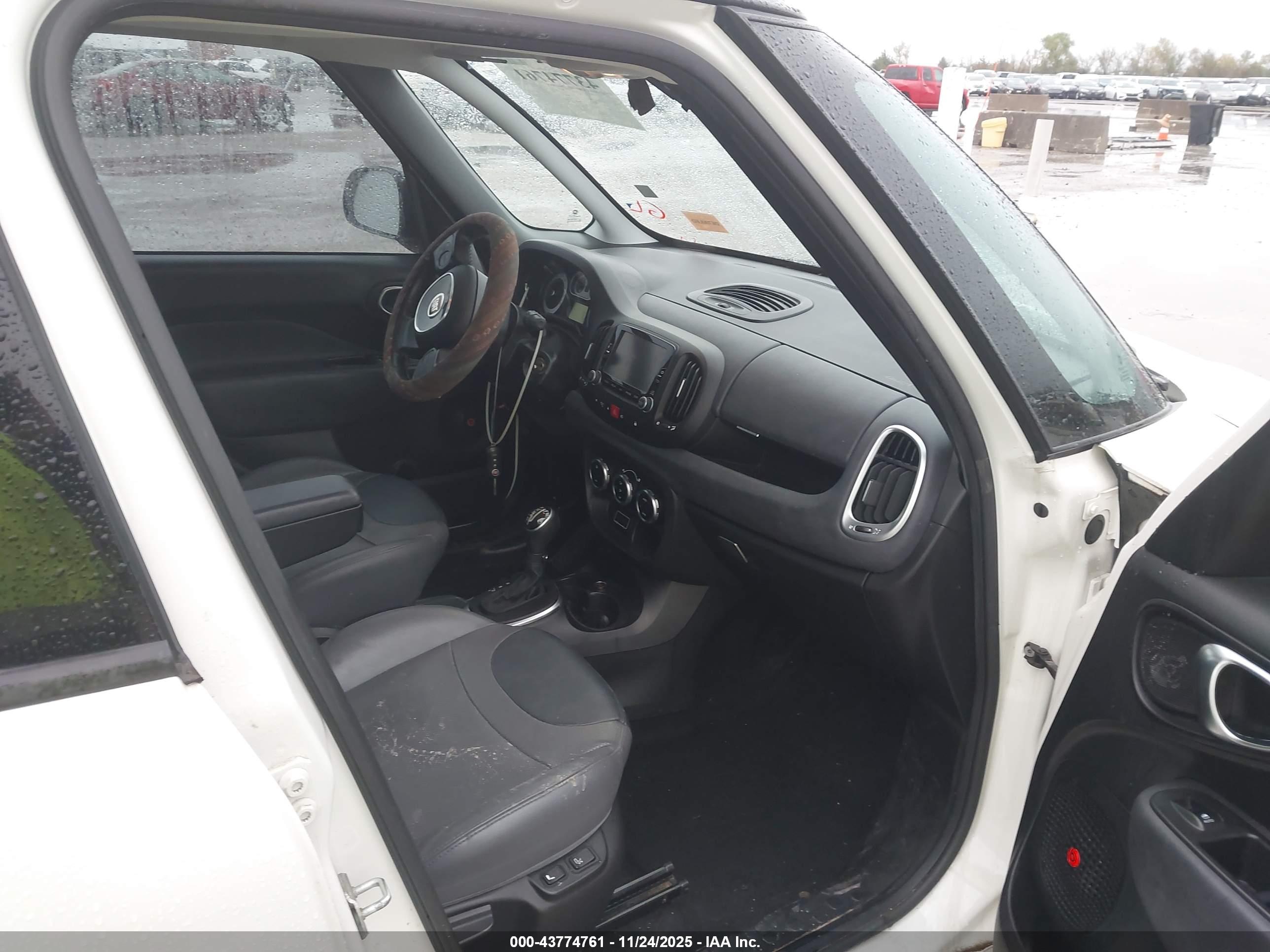 FIAT 500L image 5