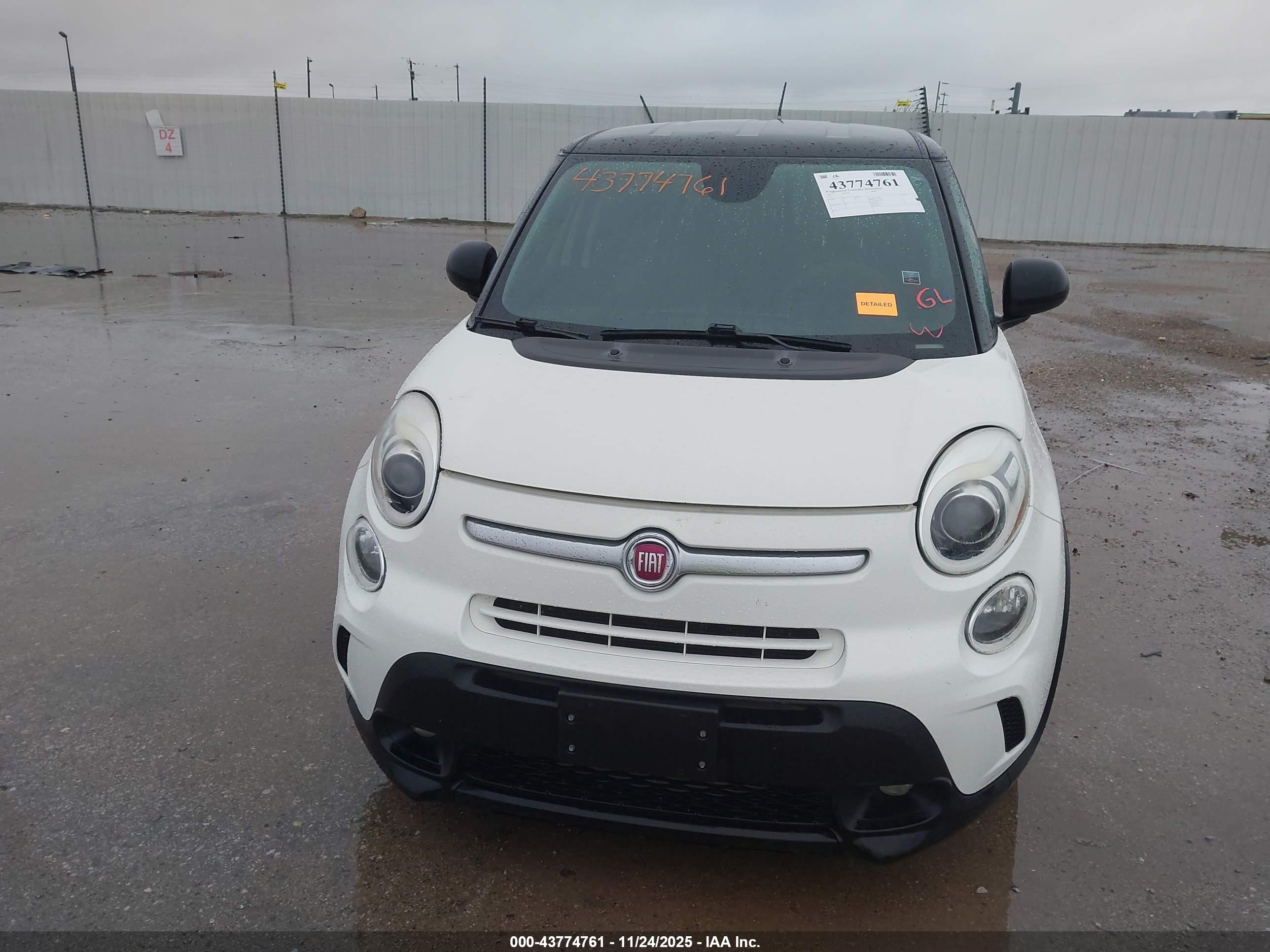 FIAT 500L image 6