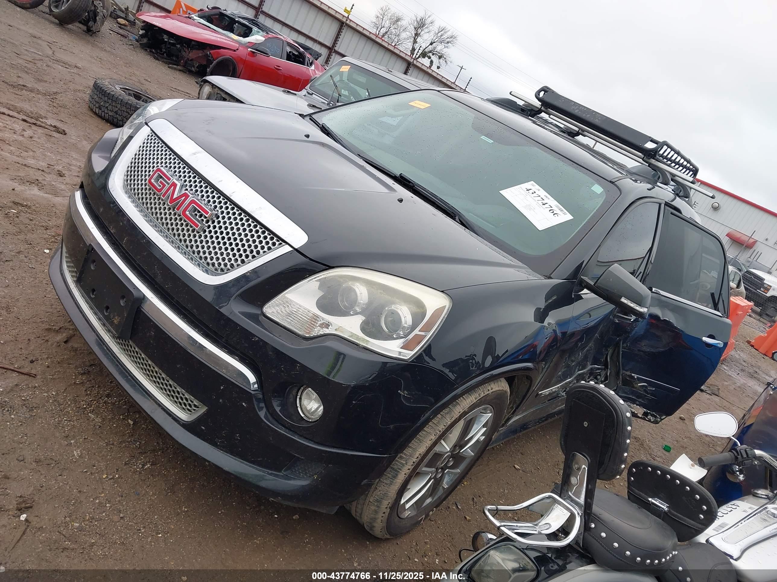 GMC ACADIA image 2