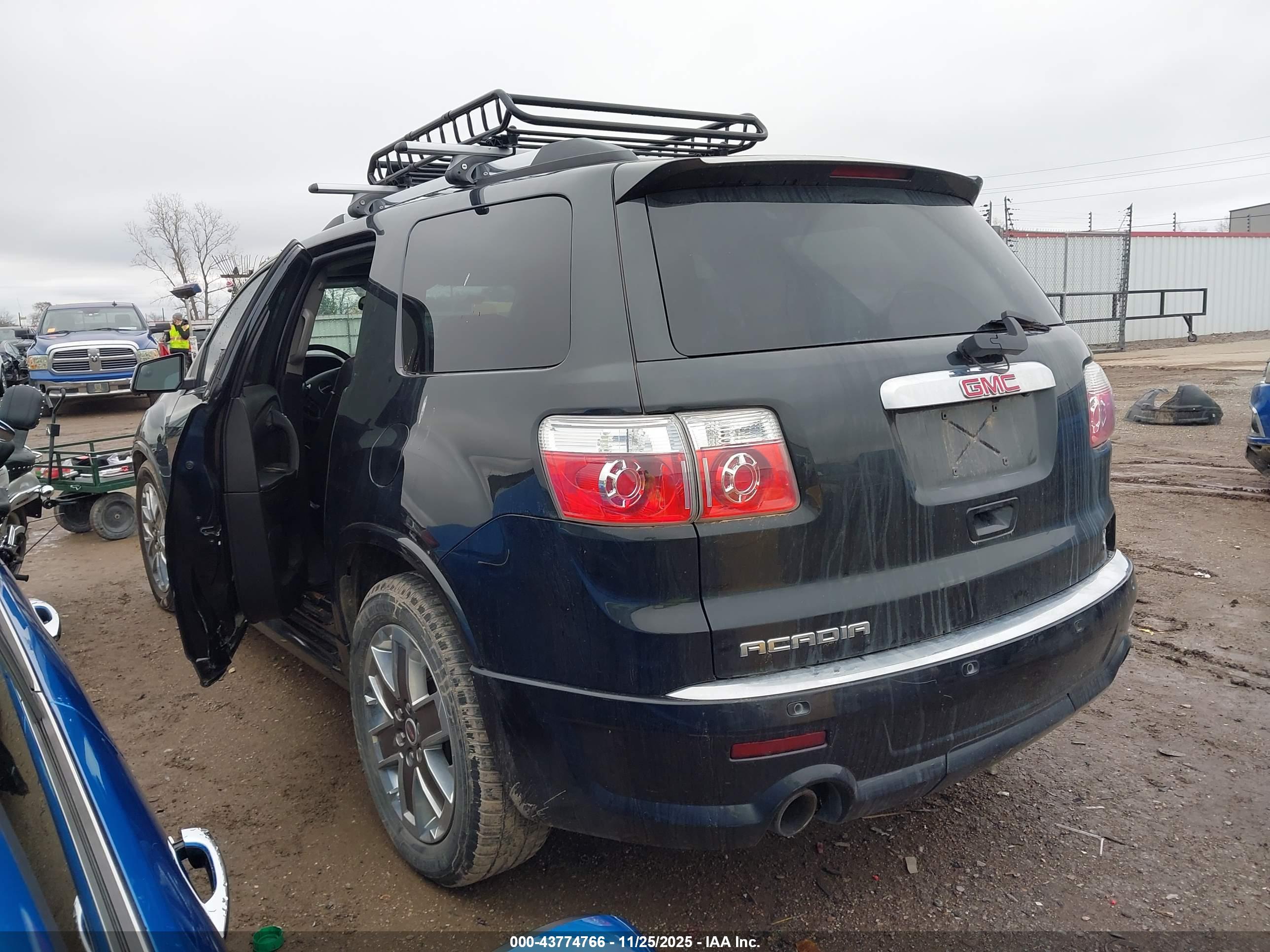 GMC ACADIA image 3