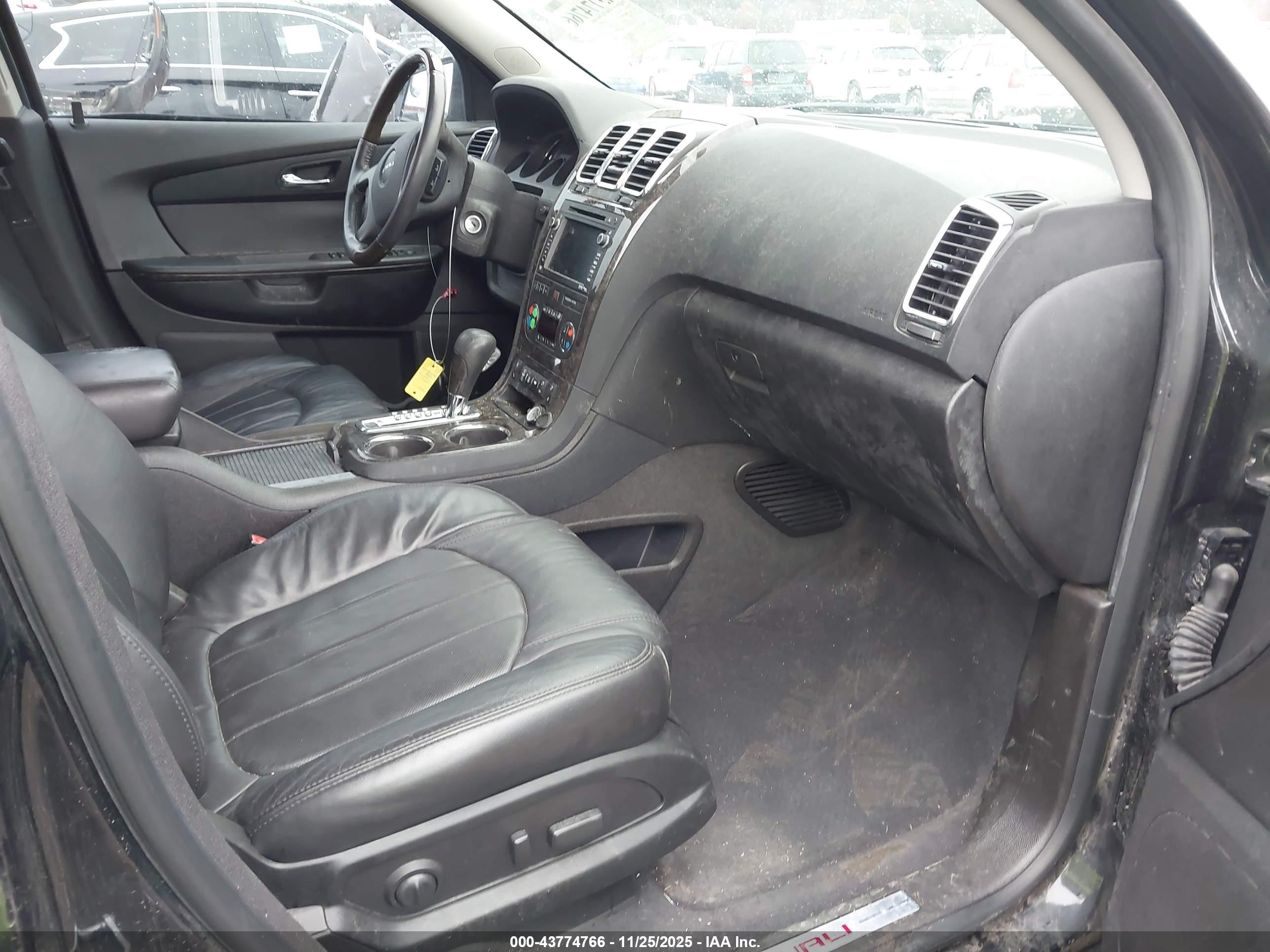 GMC ACADIA image 5