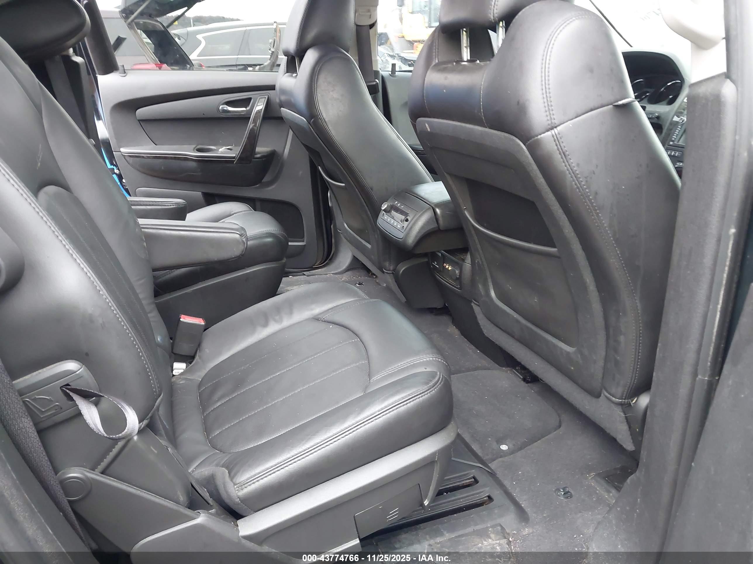 GMC ACADIA image 8
