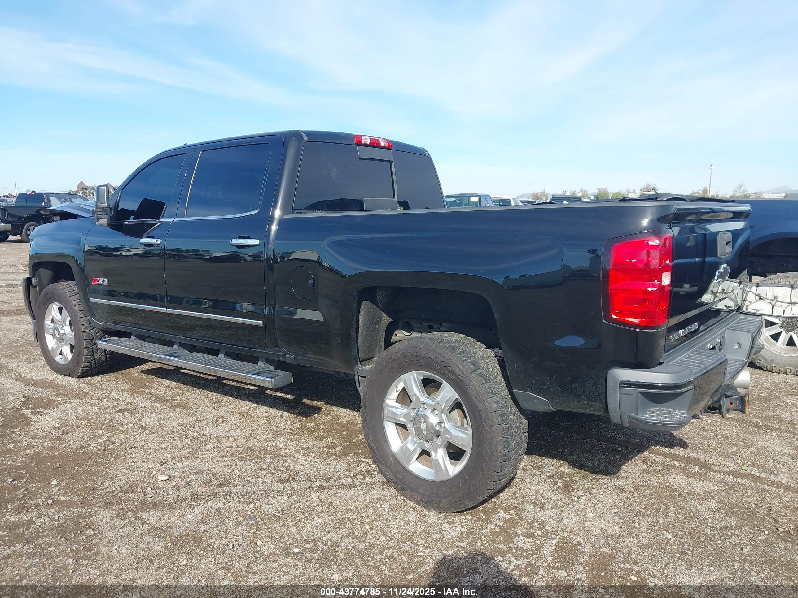 CHEVROLET SILVERADO image 3