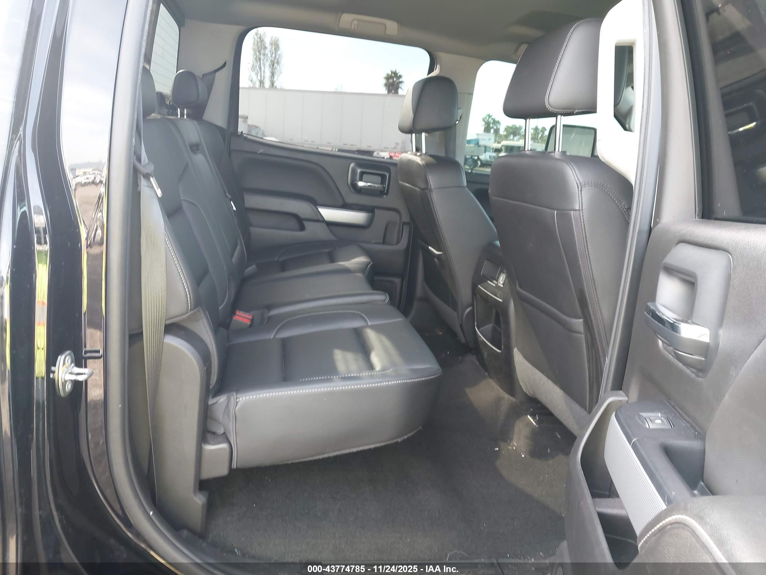 CHEVROLET SILVERADO image 8