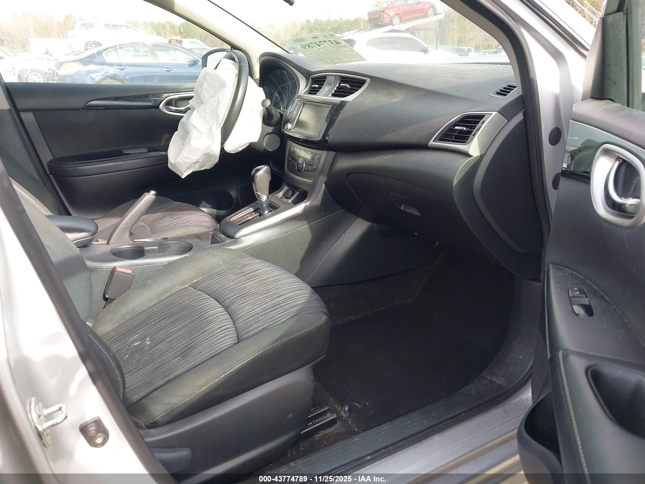 NISSAN SENTRA image 5
