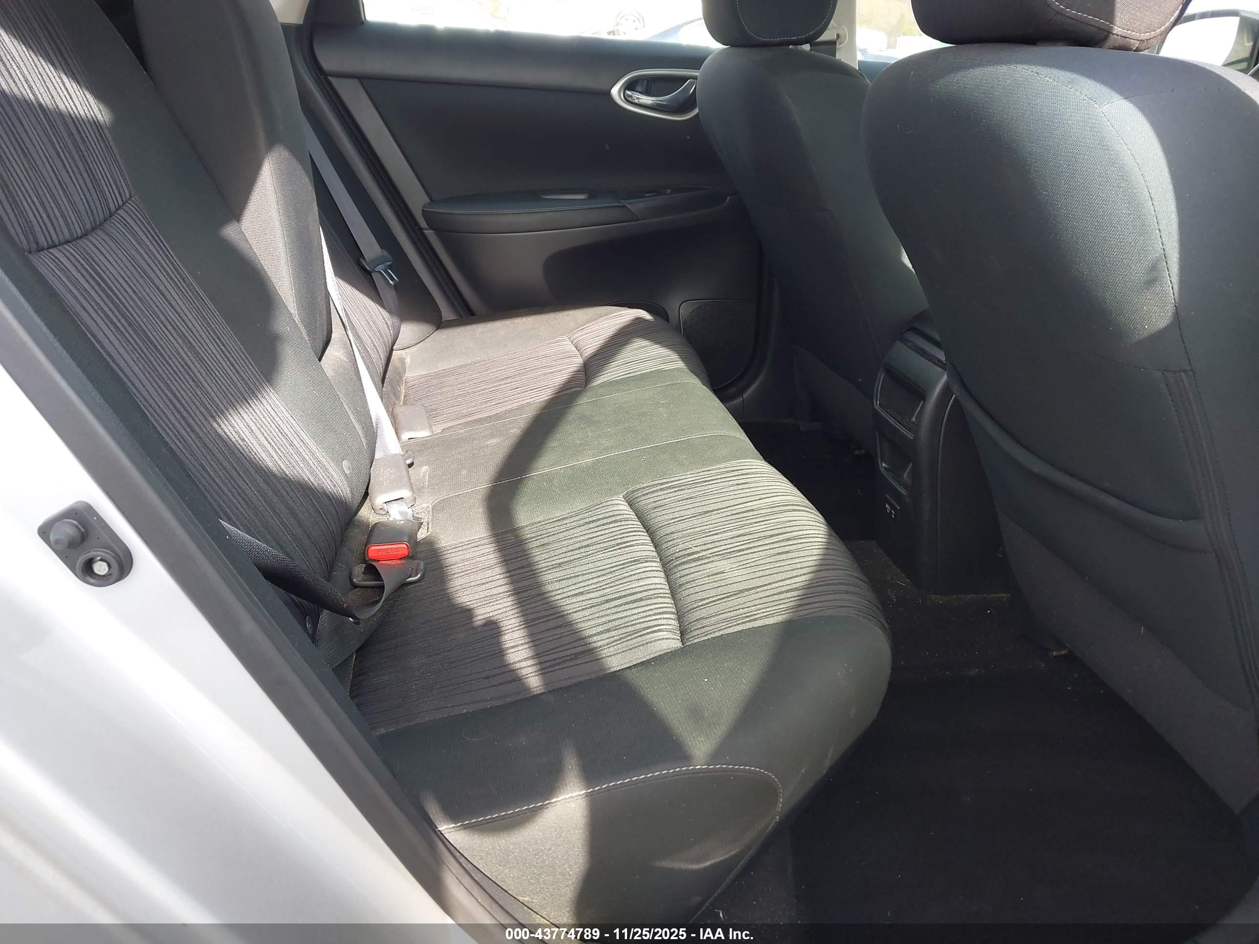 NISSAN SENTRA image 8