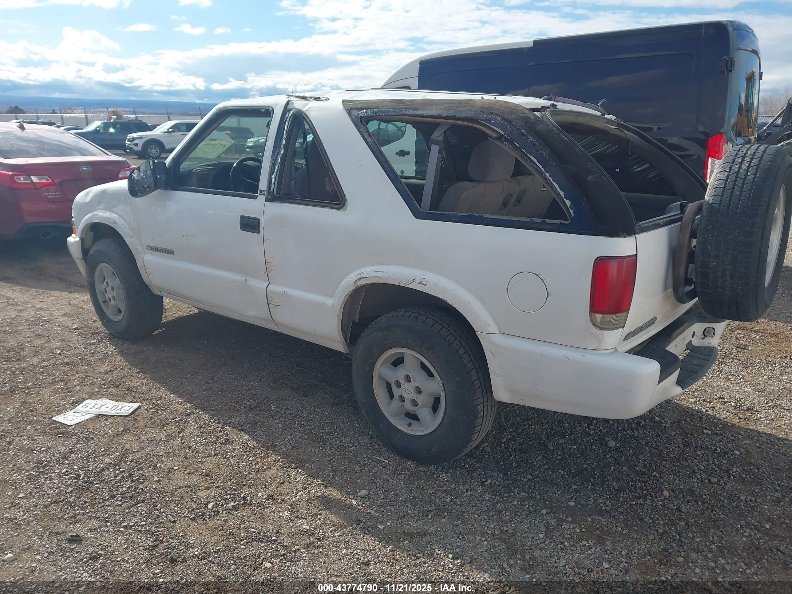 CHEVROLET BLAZER image 3