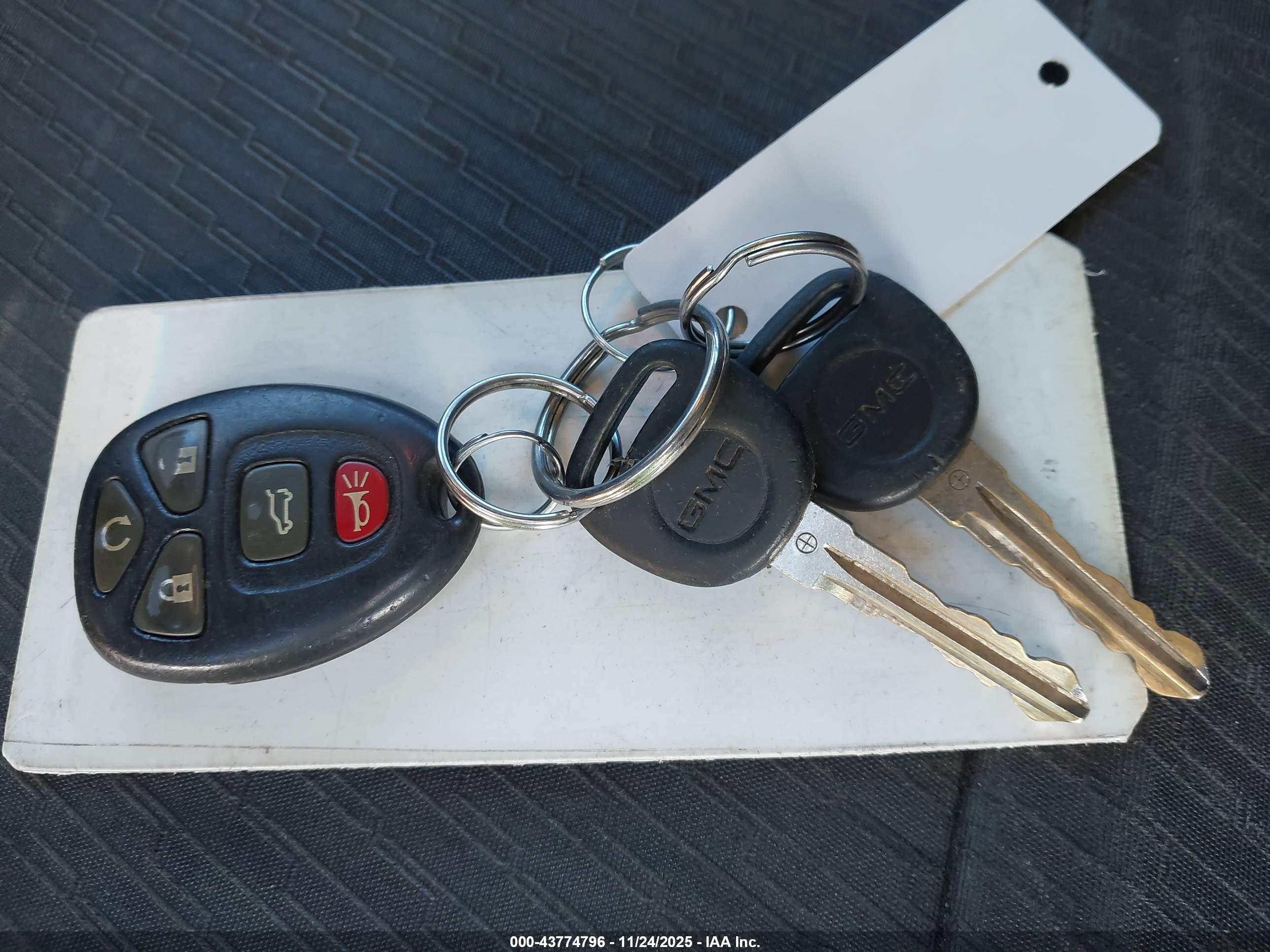 GMC YUKON image 11