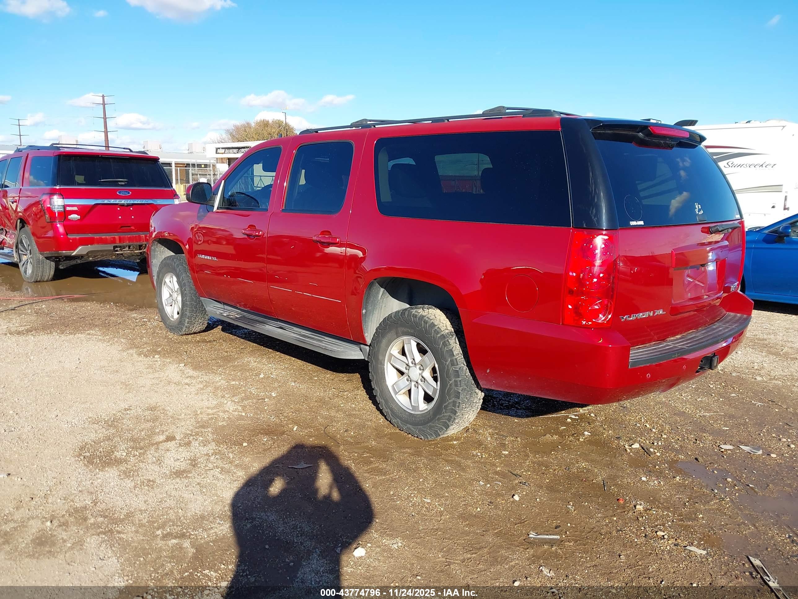 GMC YUKON image 3