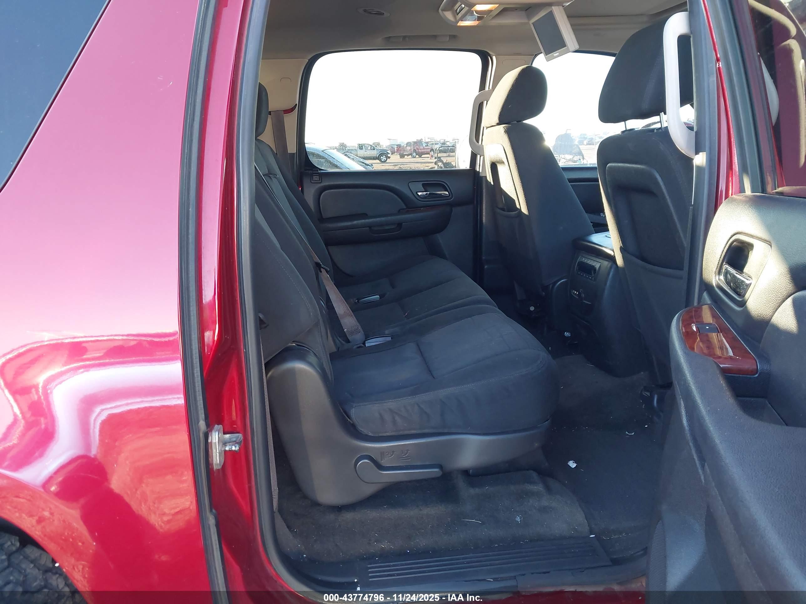 GMC YUKON image 8