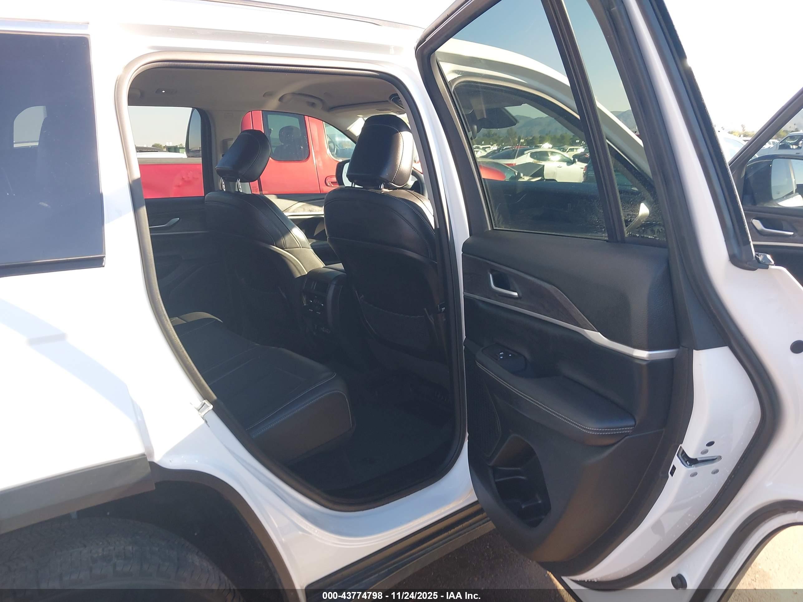 JEEP GRAND image 8