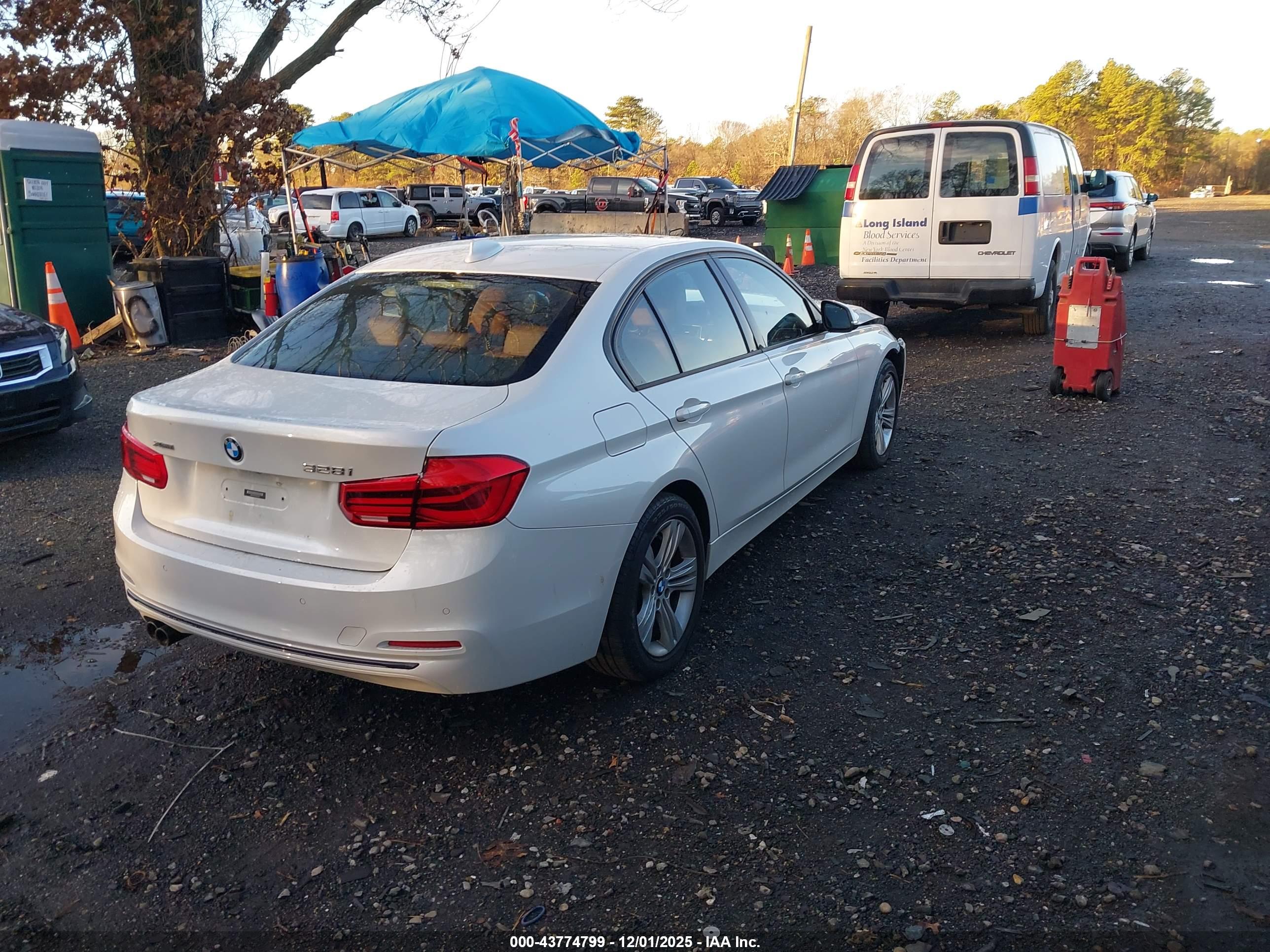 BMW 328I image 4