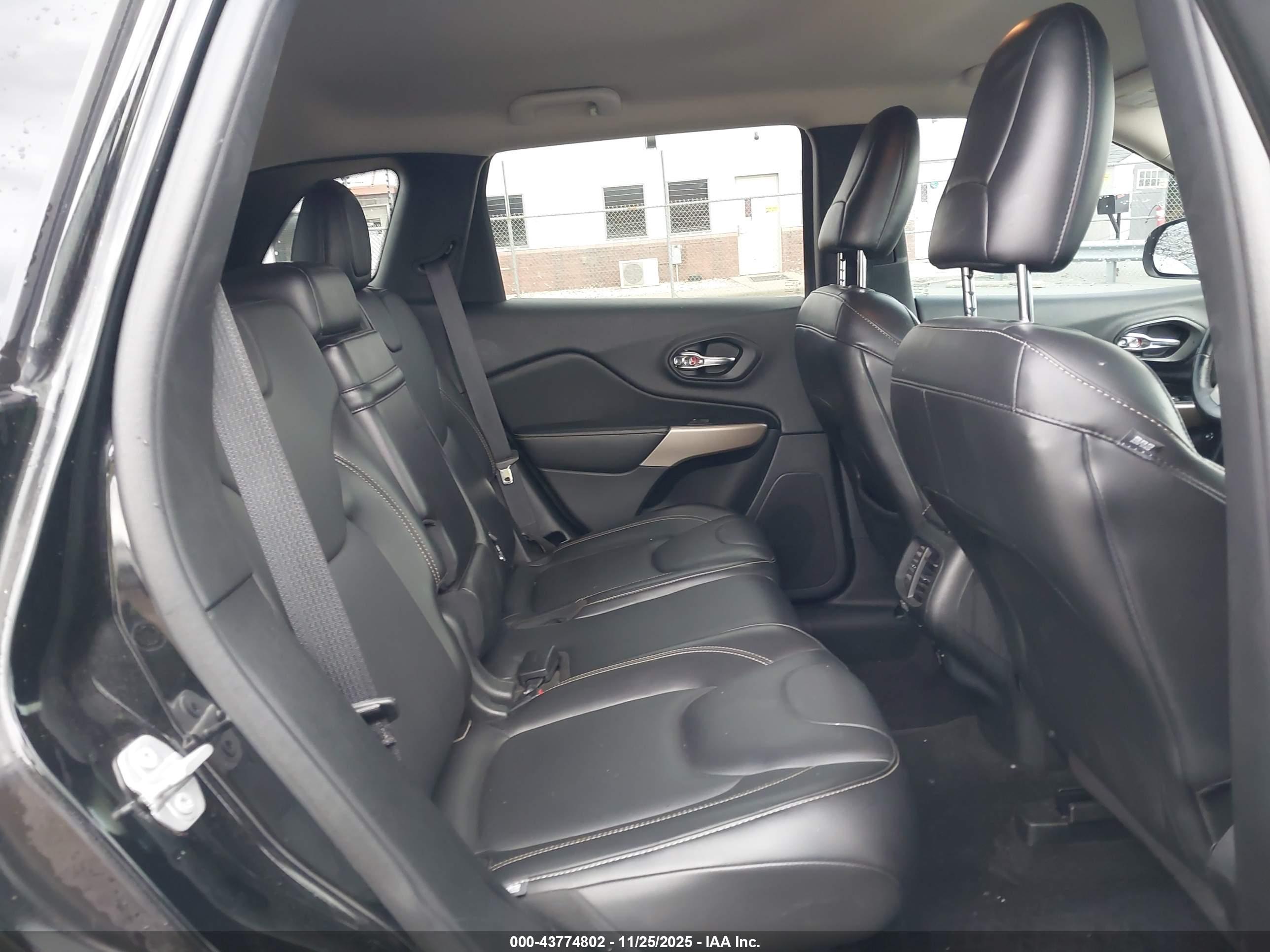 JEEP CHEROKEE image 8
