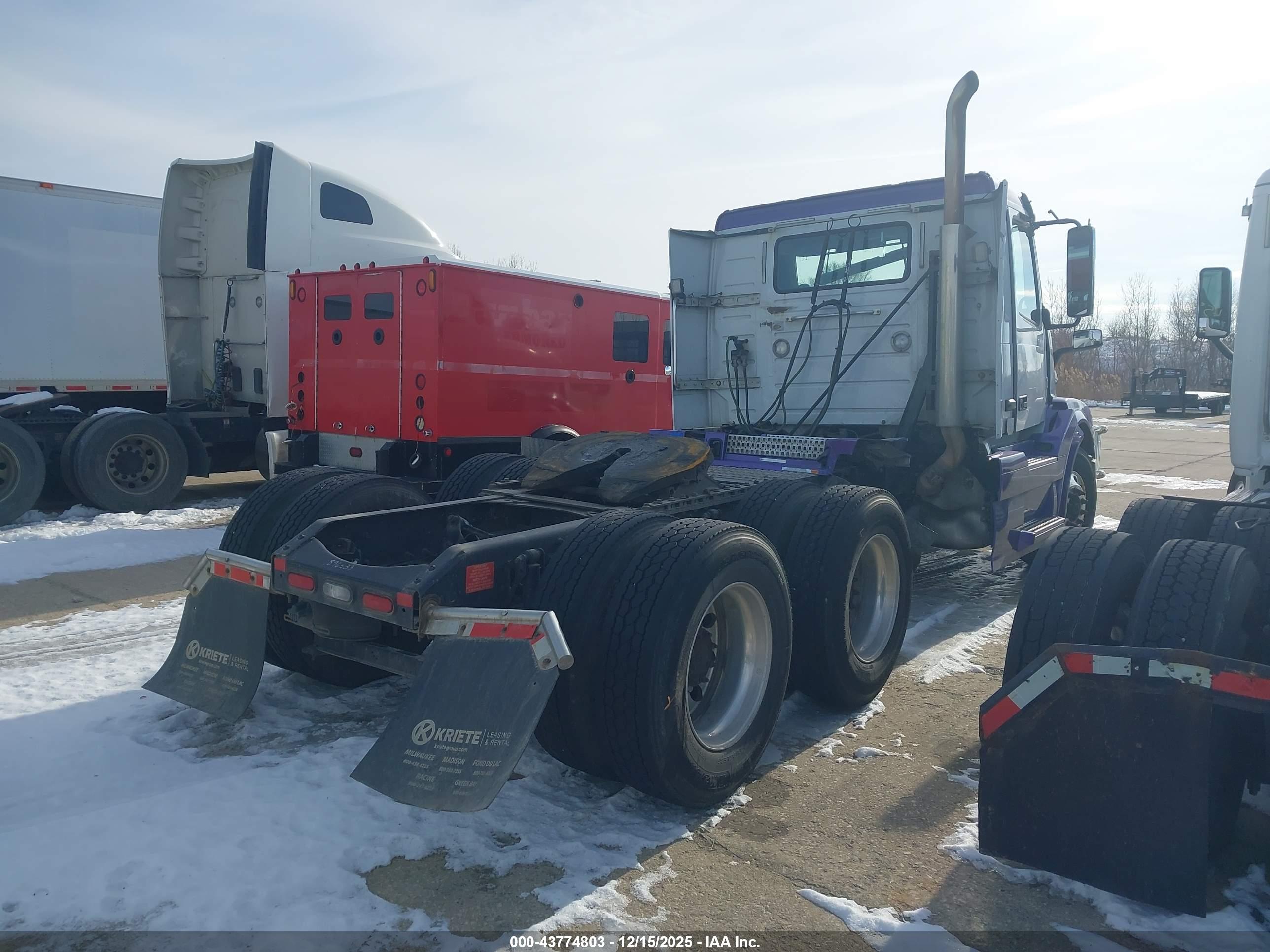 VOLVO VNL image 4