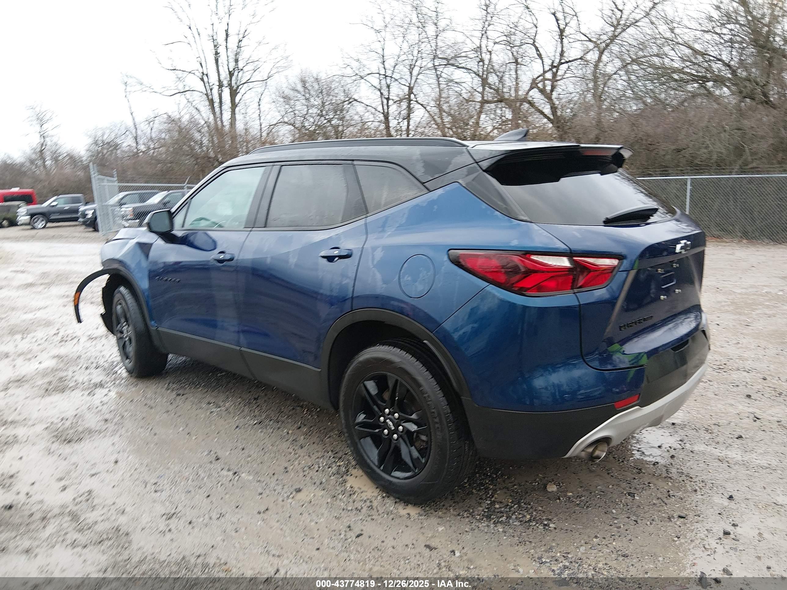 CHEVROLET BLAZER image 3