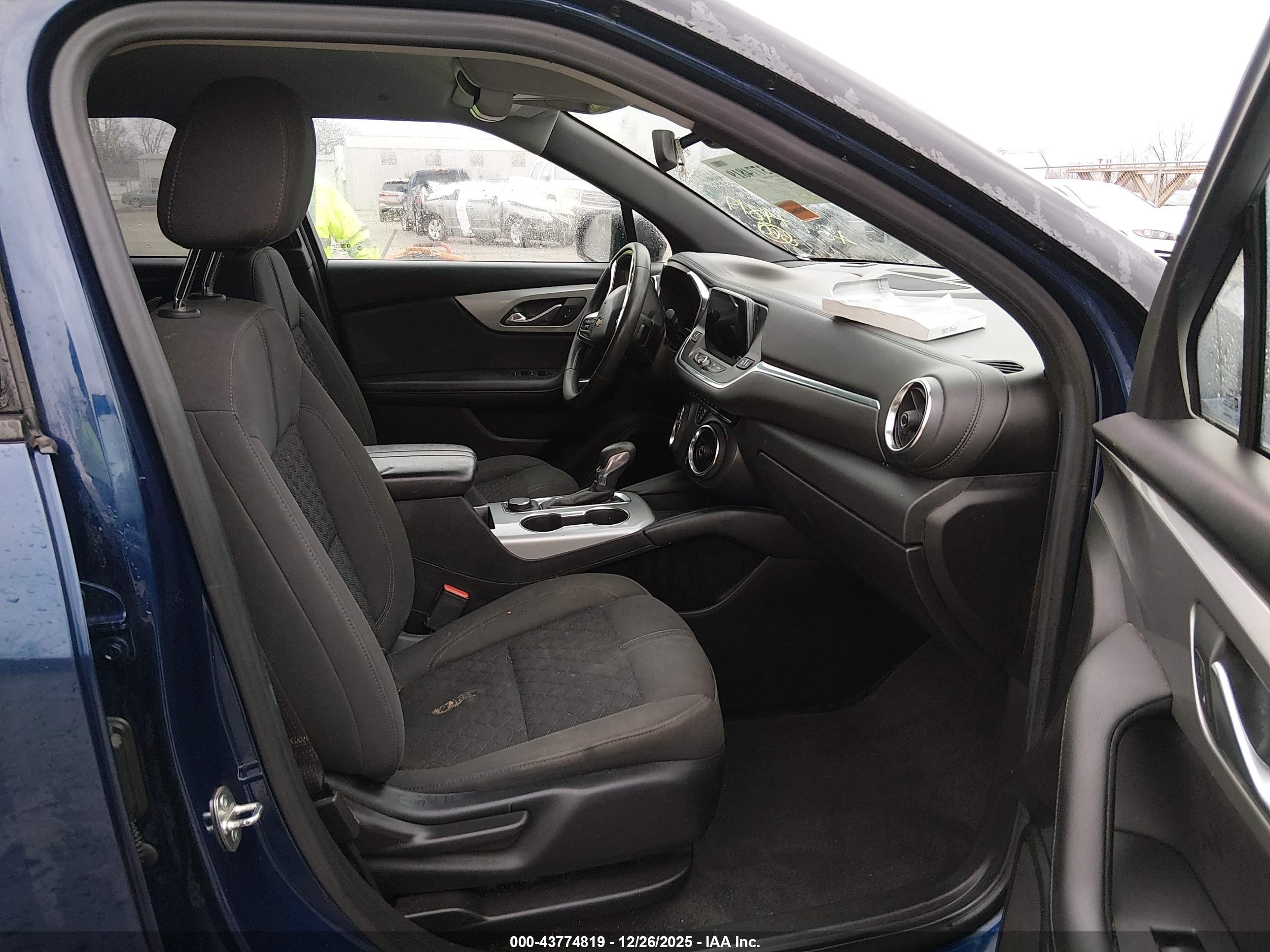 CHEVROLET BLAZER image 5