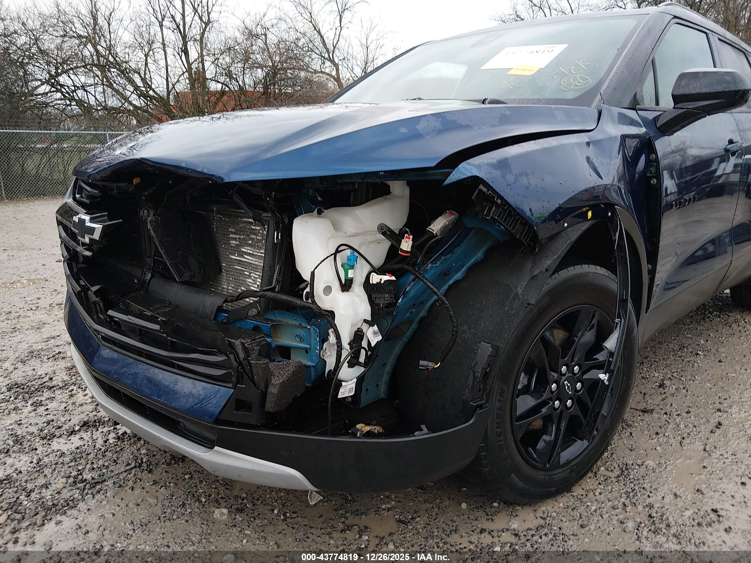 CHEVROLET BLAZER image 6