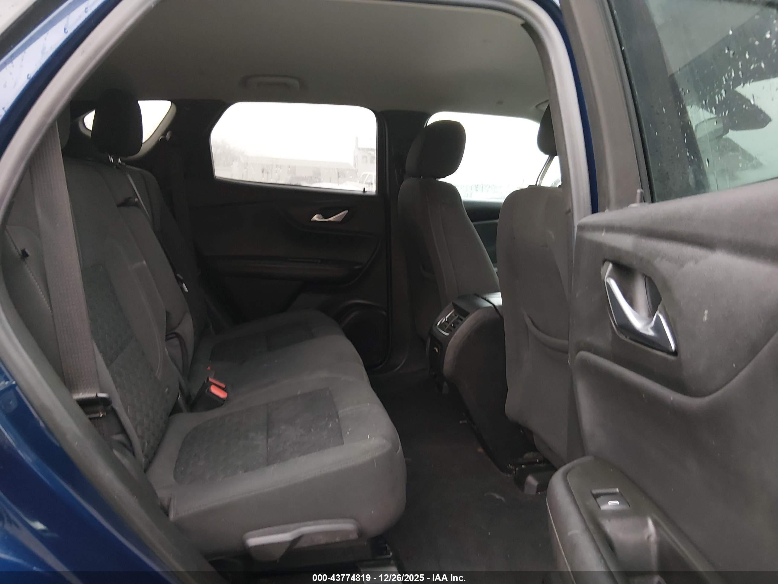 CHEVROLET BLAZER image 8