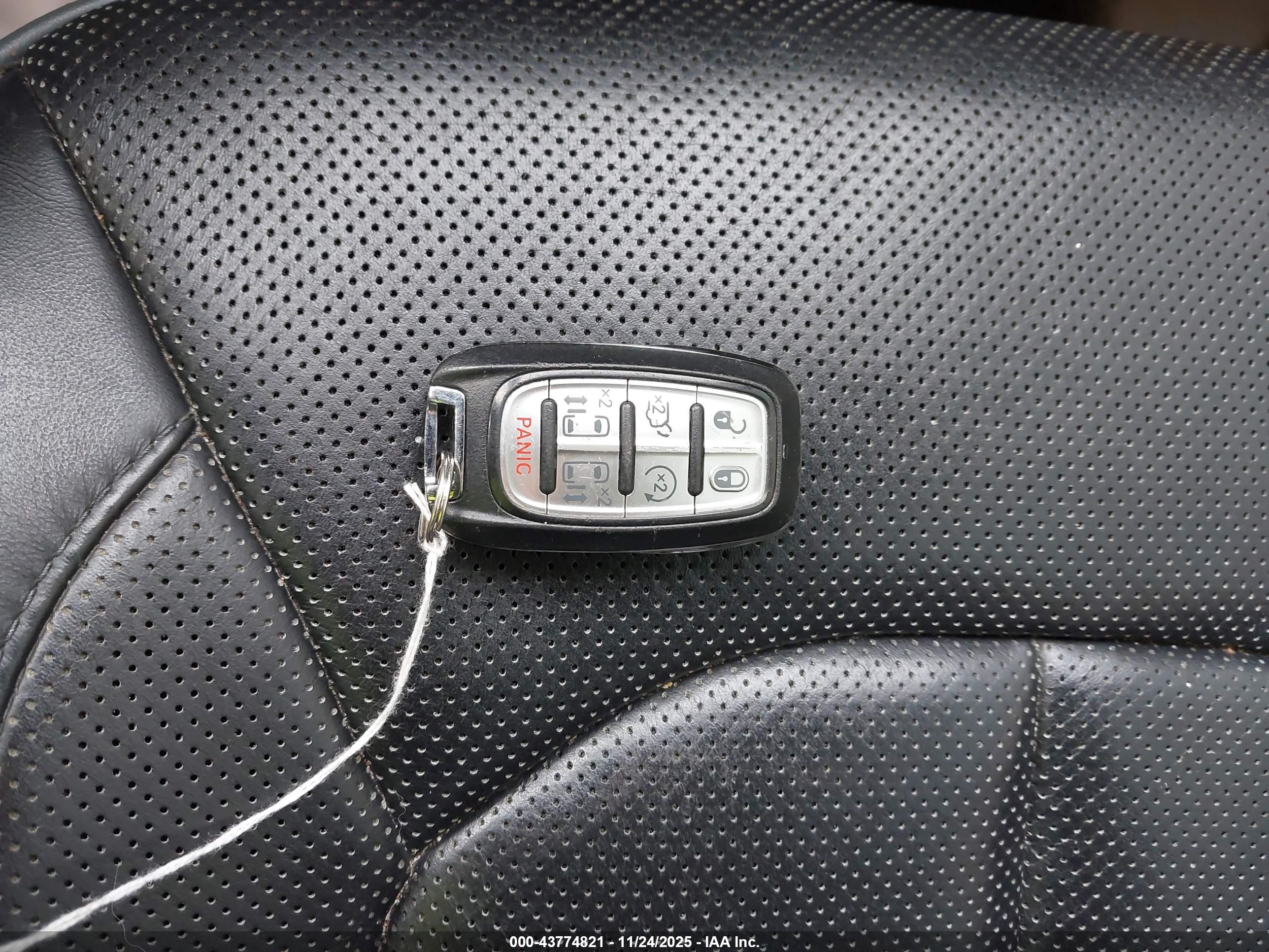 CHRYSLER PACIFICA image 11