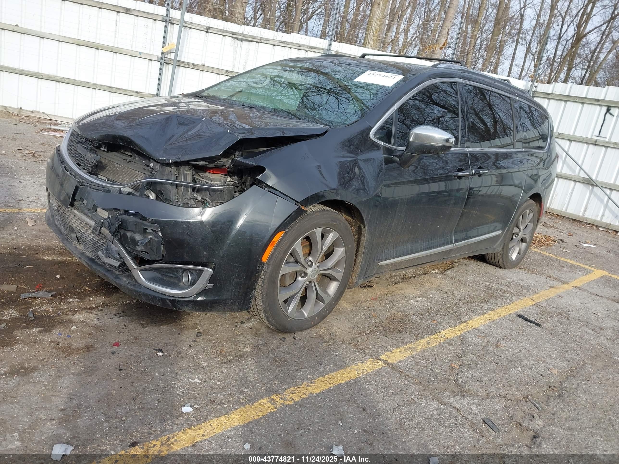 CHRYSLER PACIFICA image 2