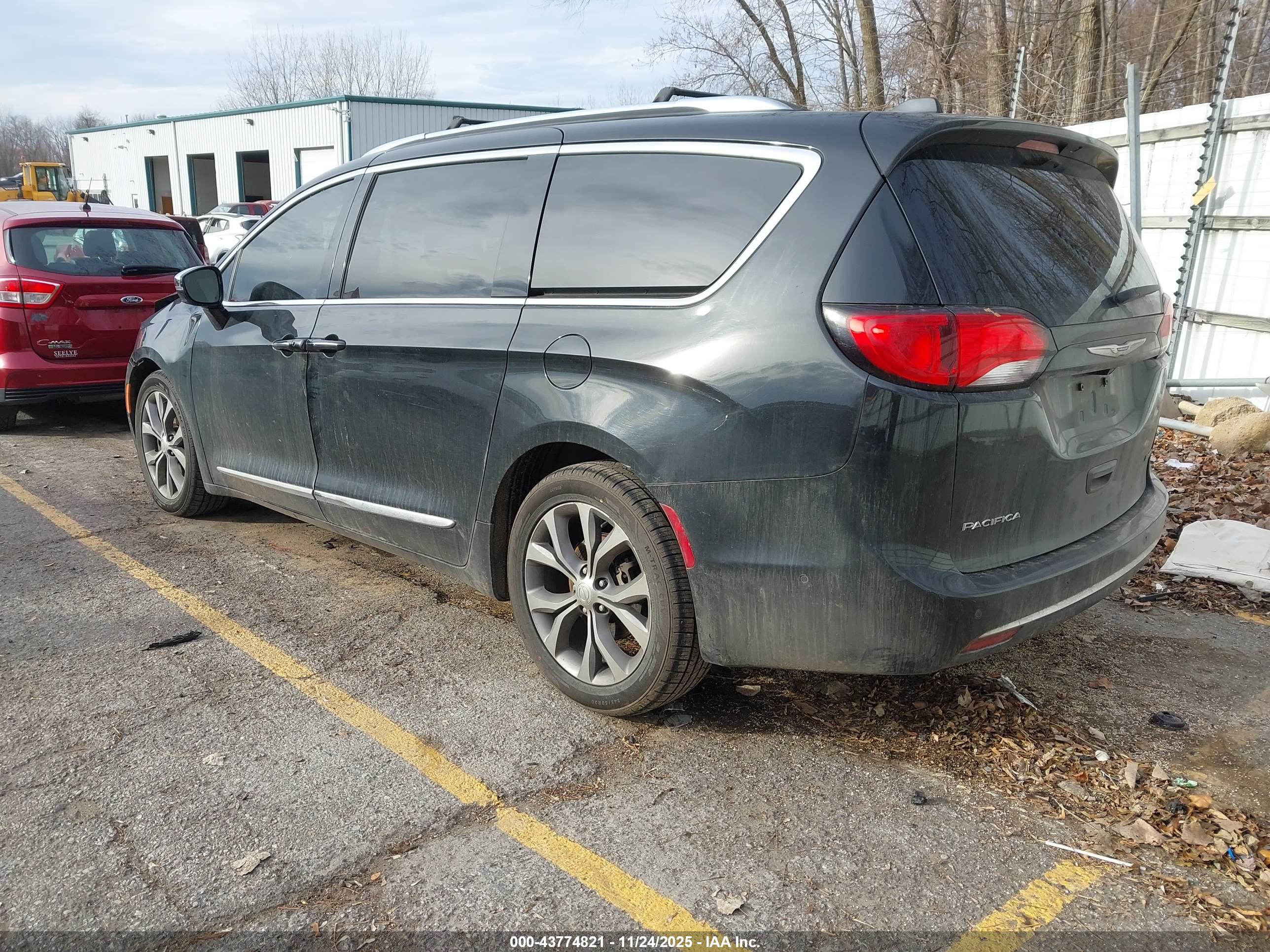 CHRYSLER PACIFICA image 3