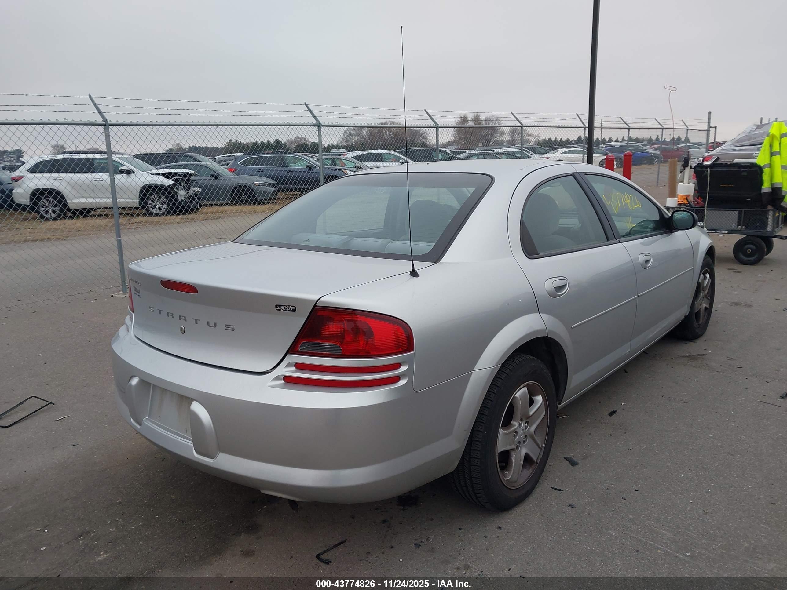DODGE STRATUS image 4