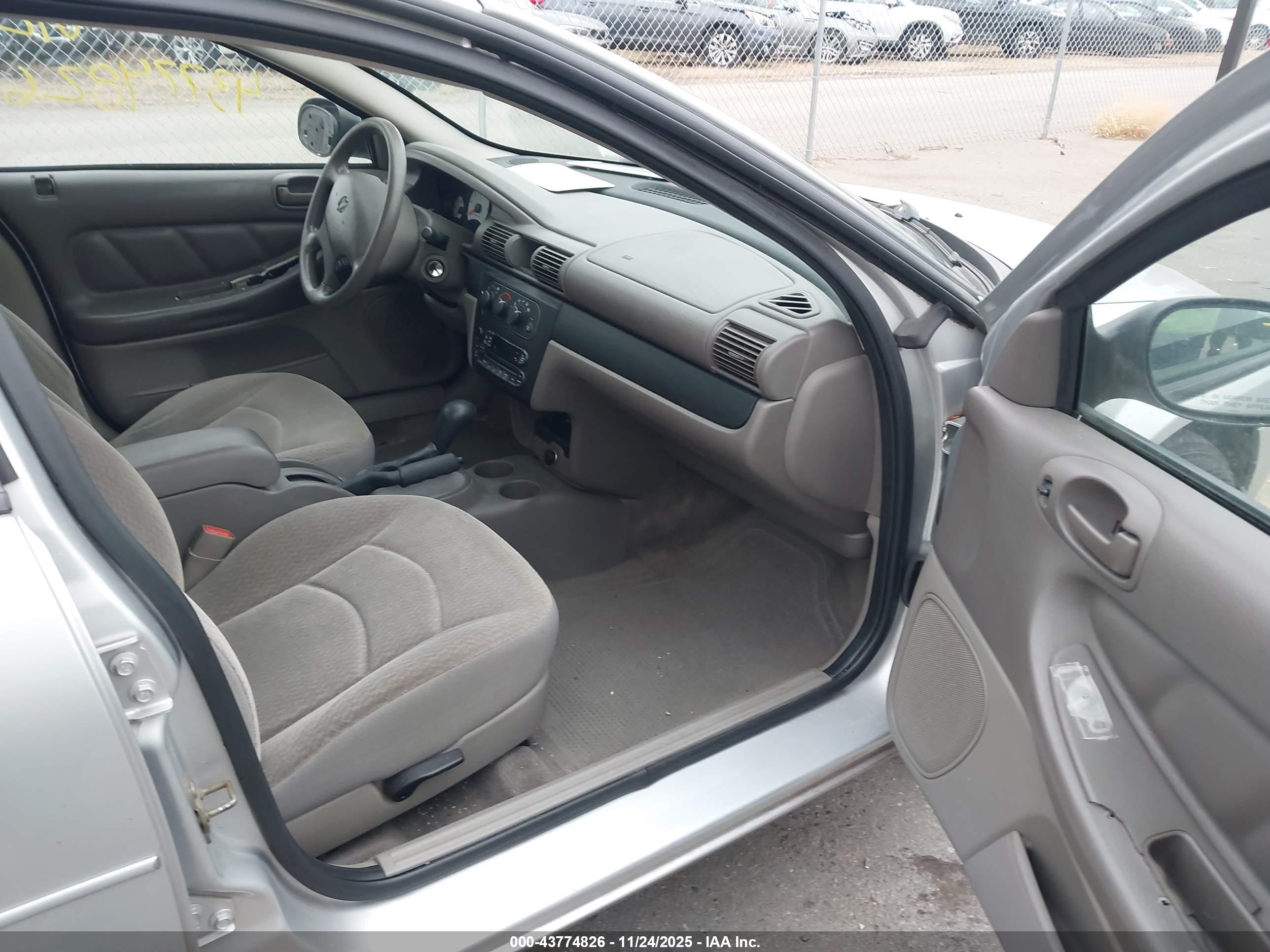 DODGE STRATUS image 5