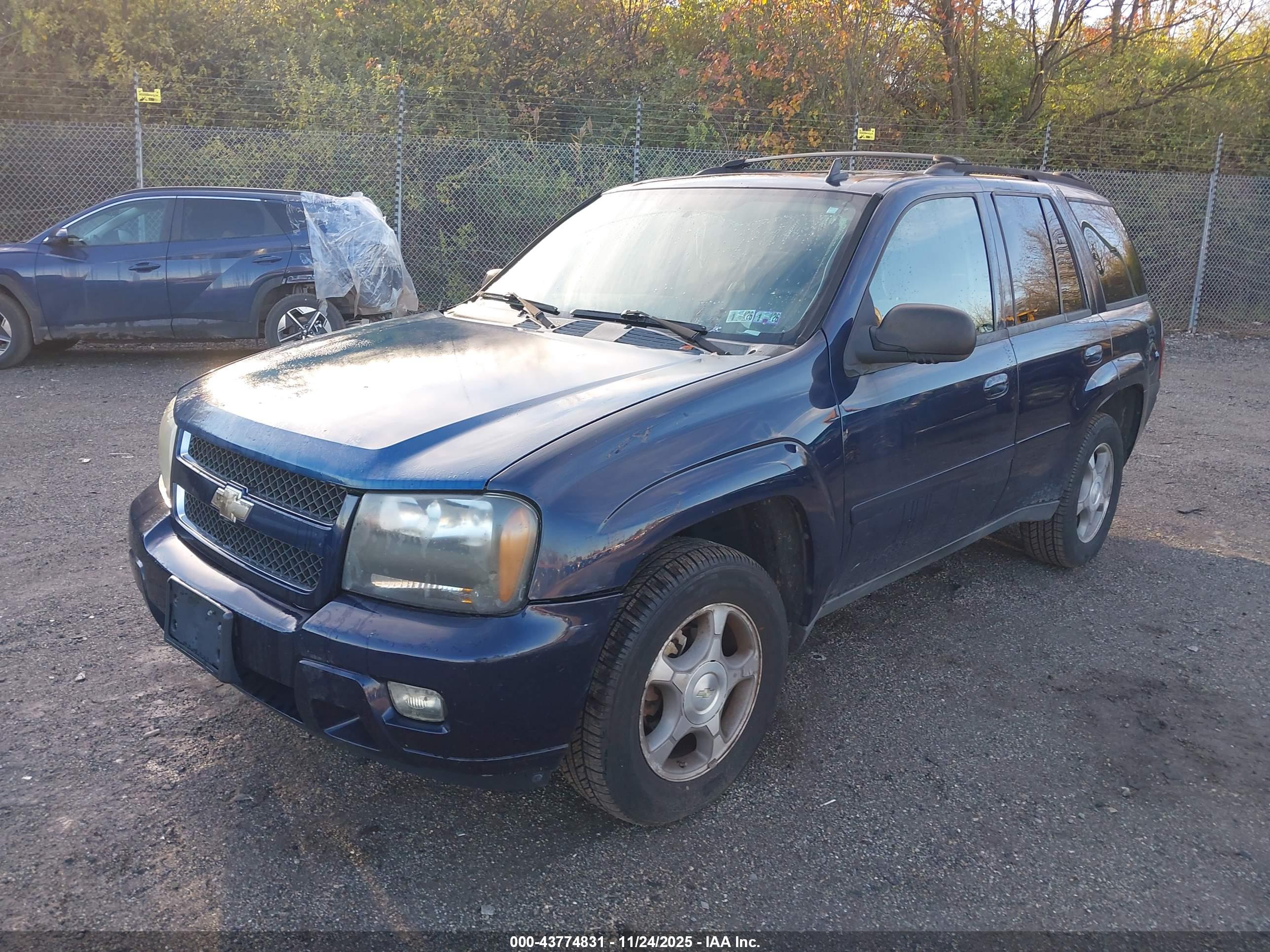 CHEVROLET TRAILBLAZER image 2