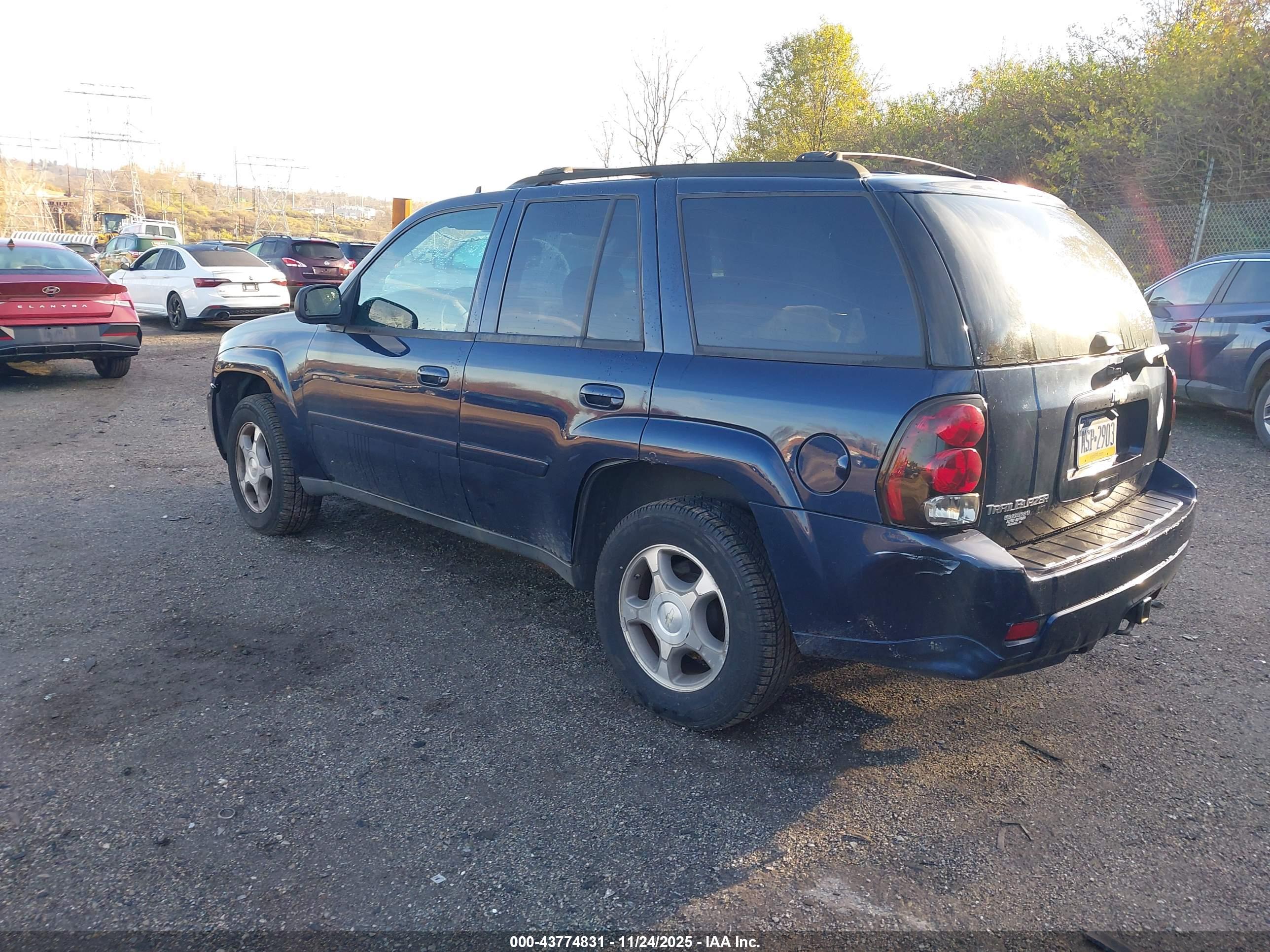 CHEVROLET TRAILBLAZER image 3