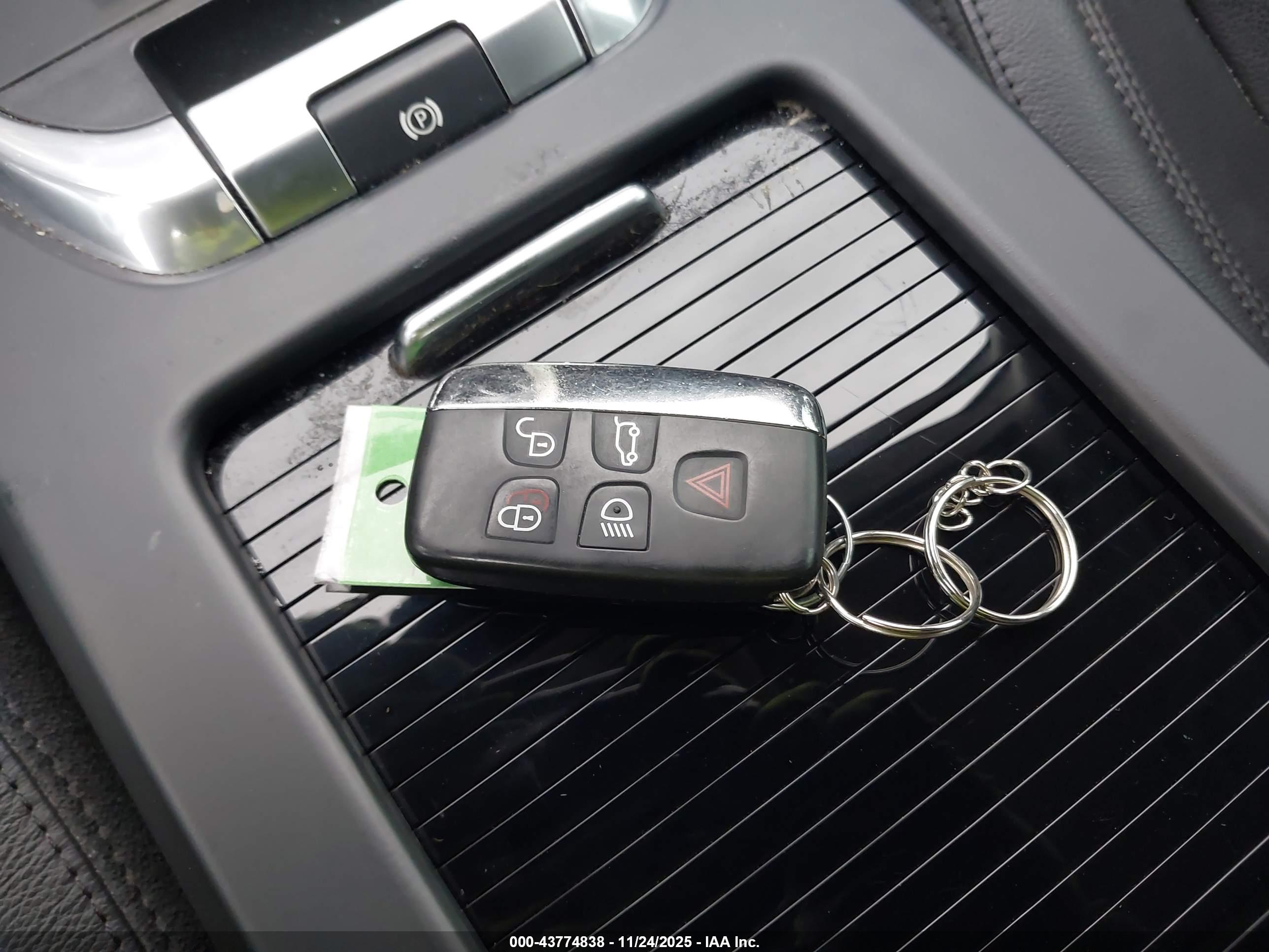 LAND ROVER image 11