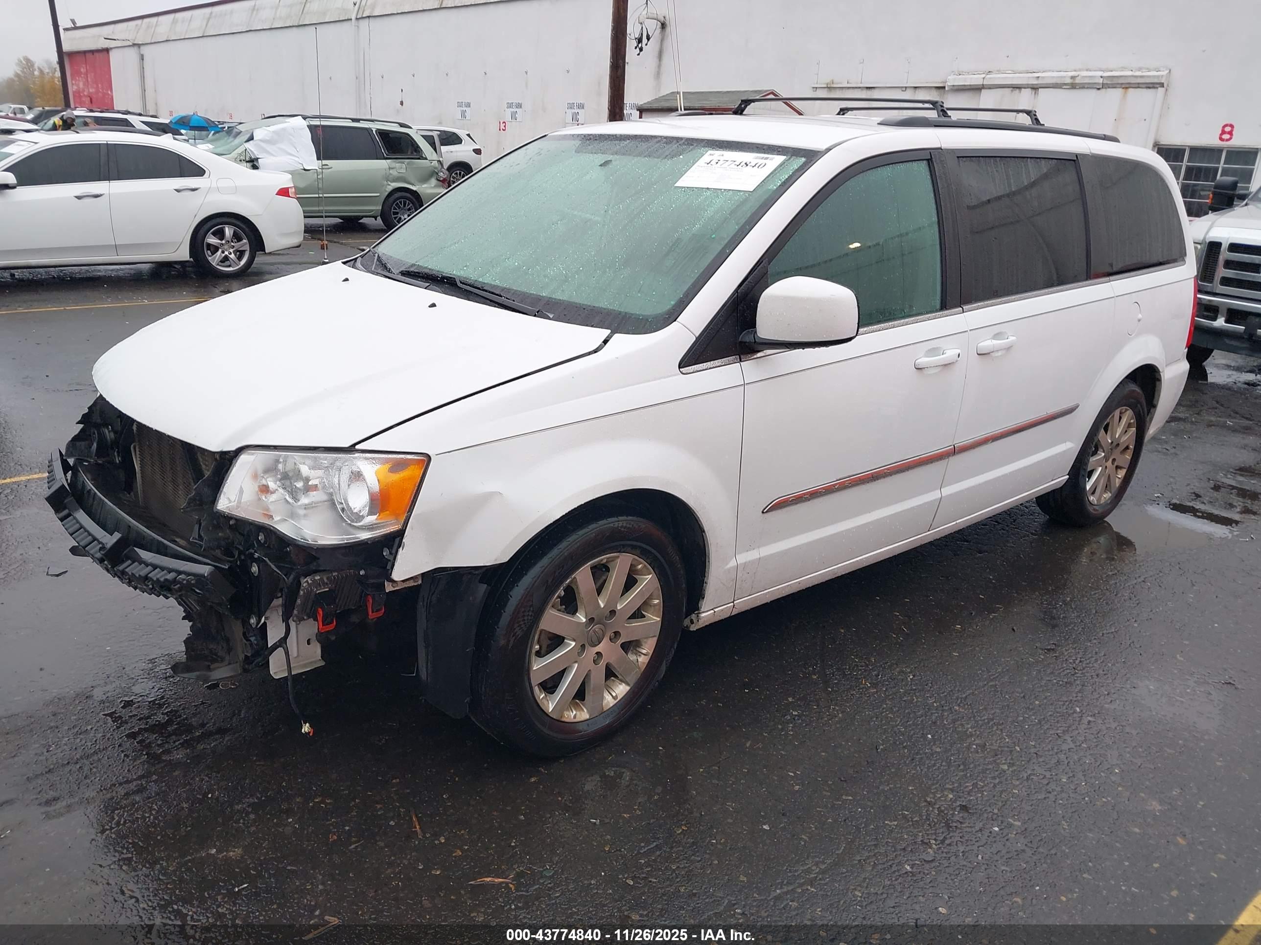 CHRYSLER TOWN image 2