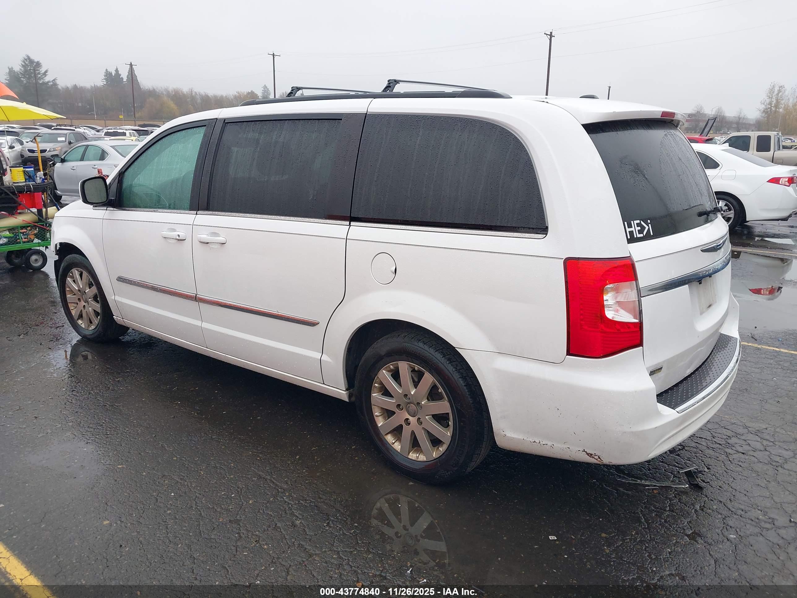 CHRYSLER TOWN image 3