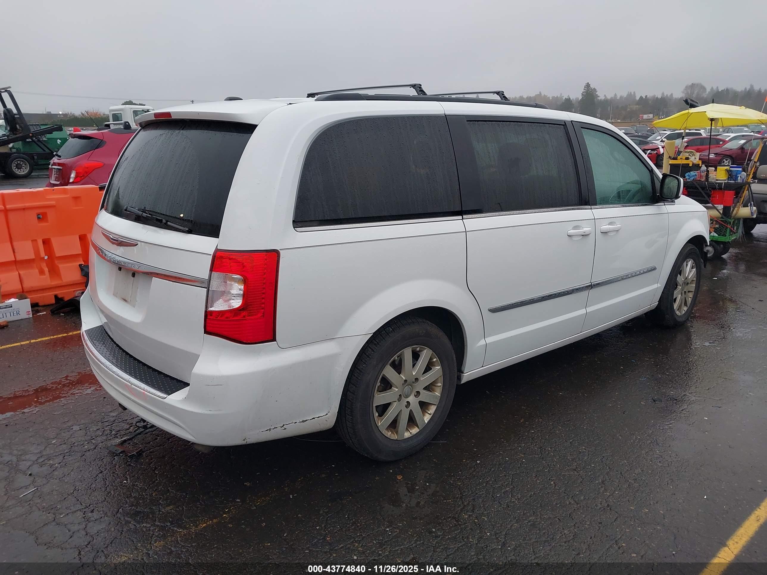 CHRYSLER TOWN image 4