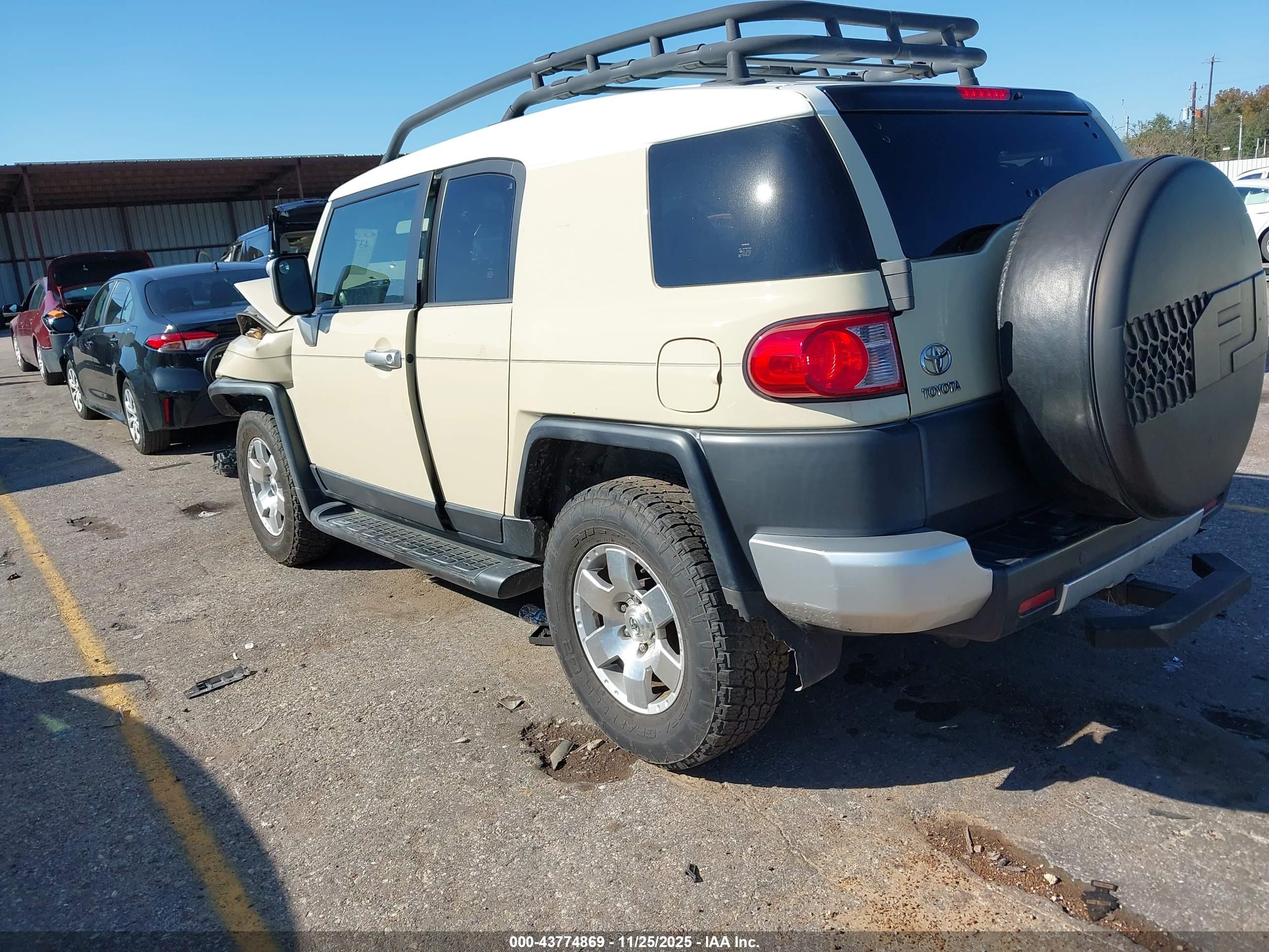 TOYOTA FJ image 3