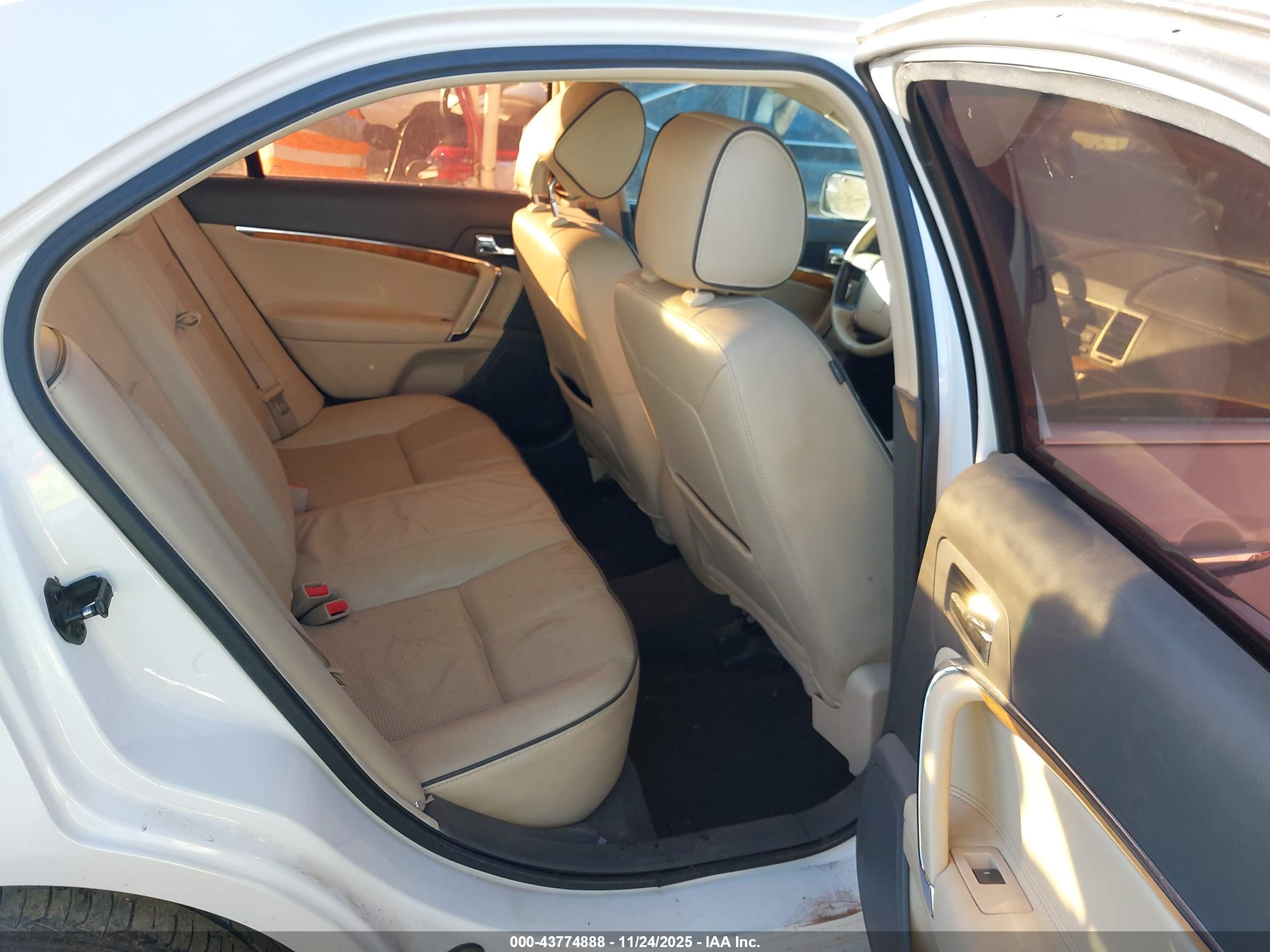 LINCOLN MKZ image 8