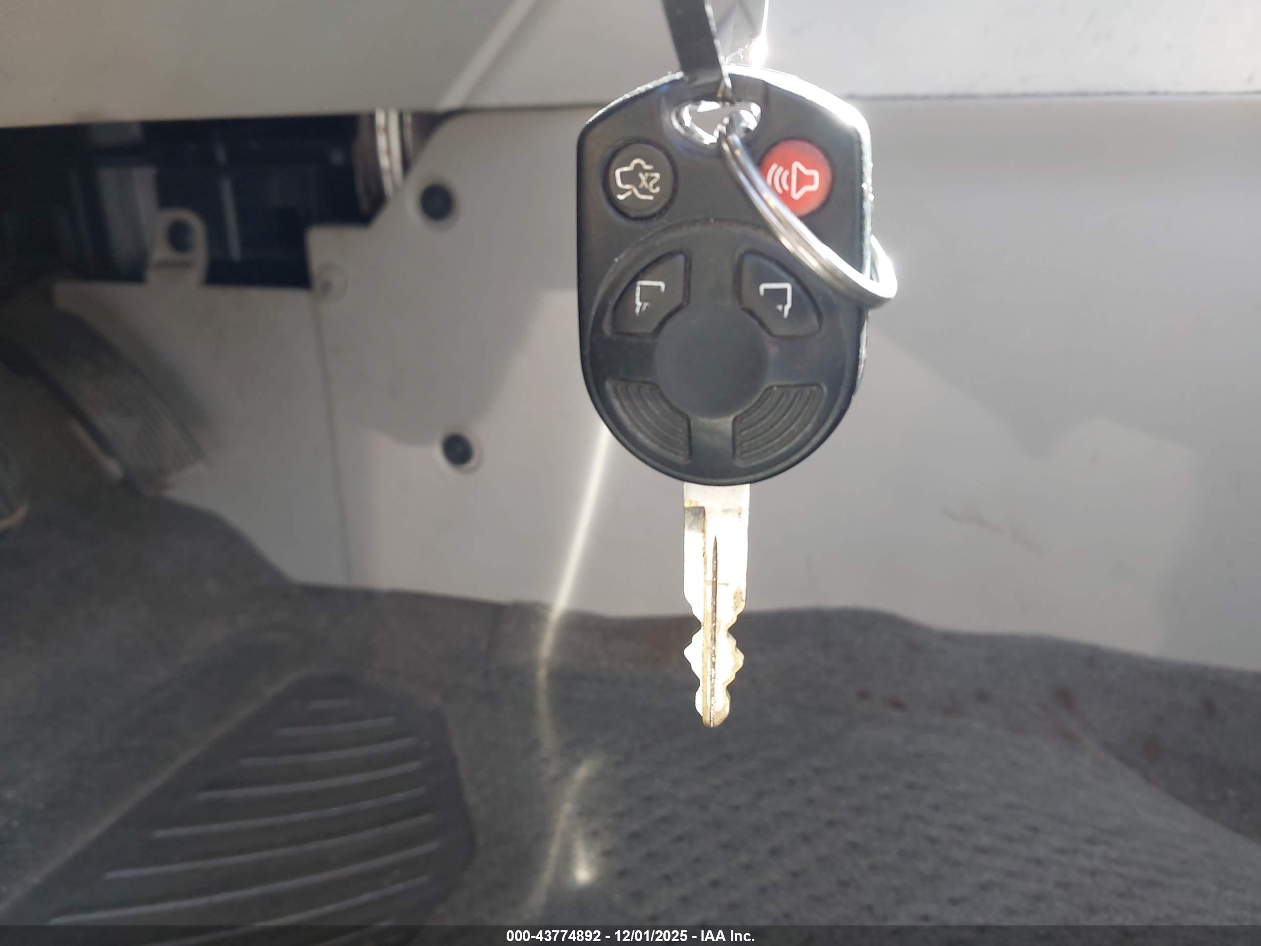 FORD ESCAPE image 11