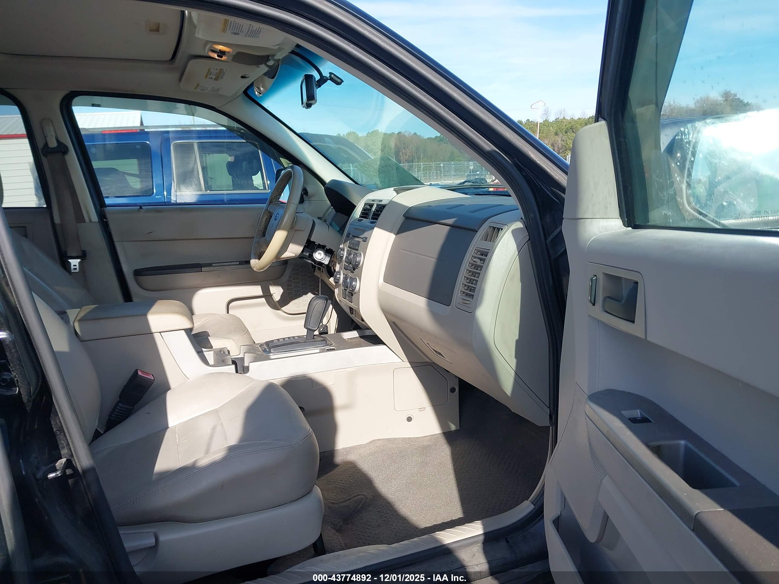 FORD ESCAPE image 5