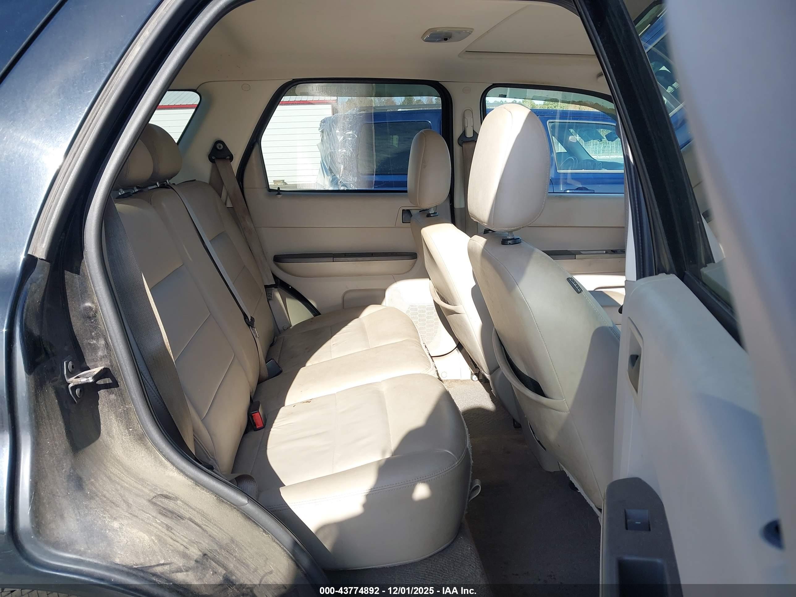 FORD ESCAPE image 8