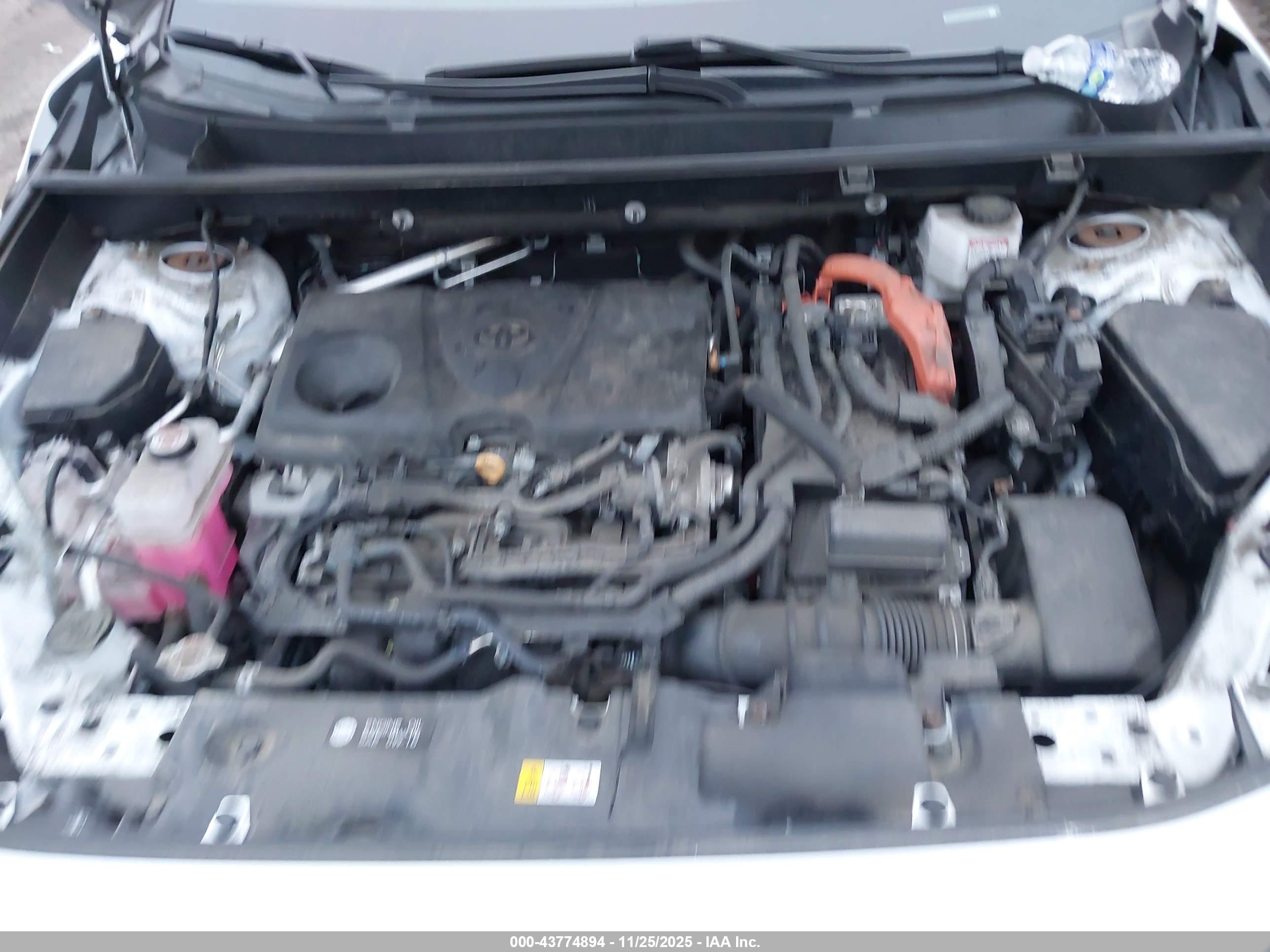 TOYOTA RAV4 image 10