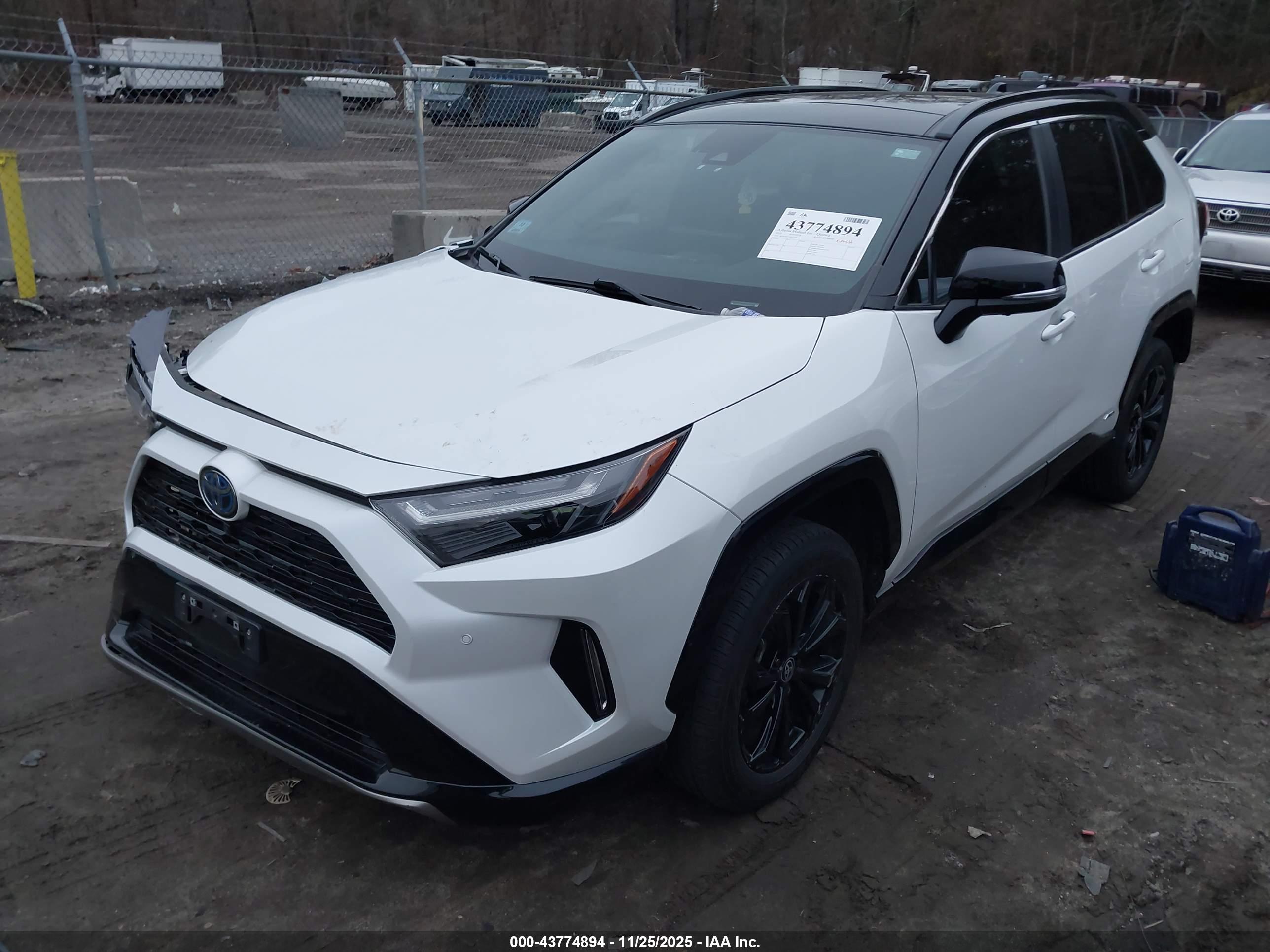 TOYOTA RAV4 image 2