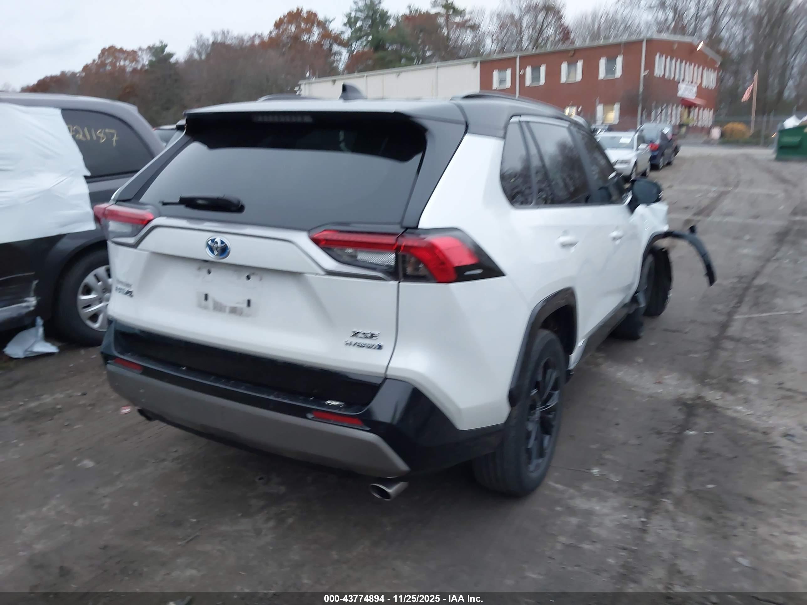 TOYOTA RAV4 image 4