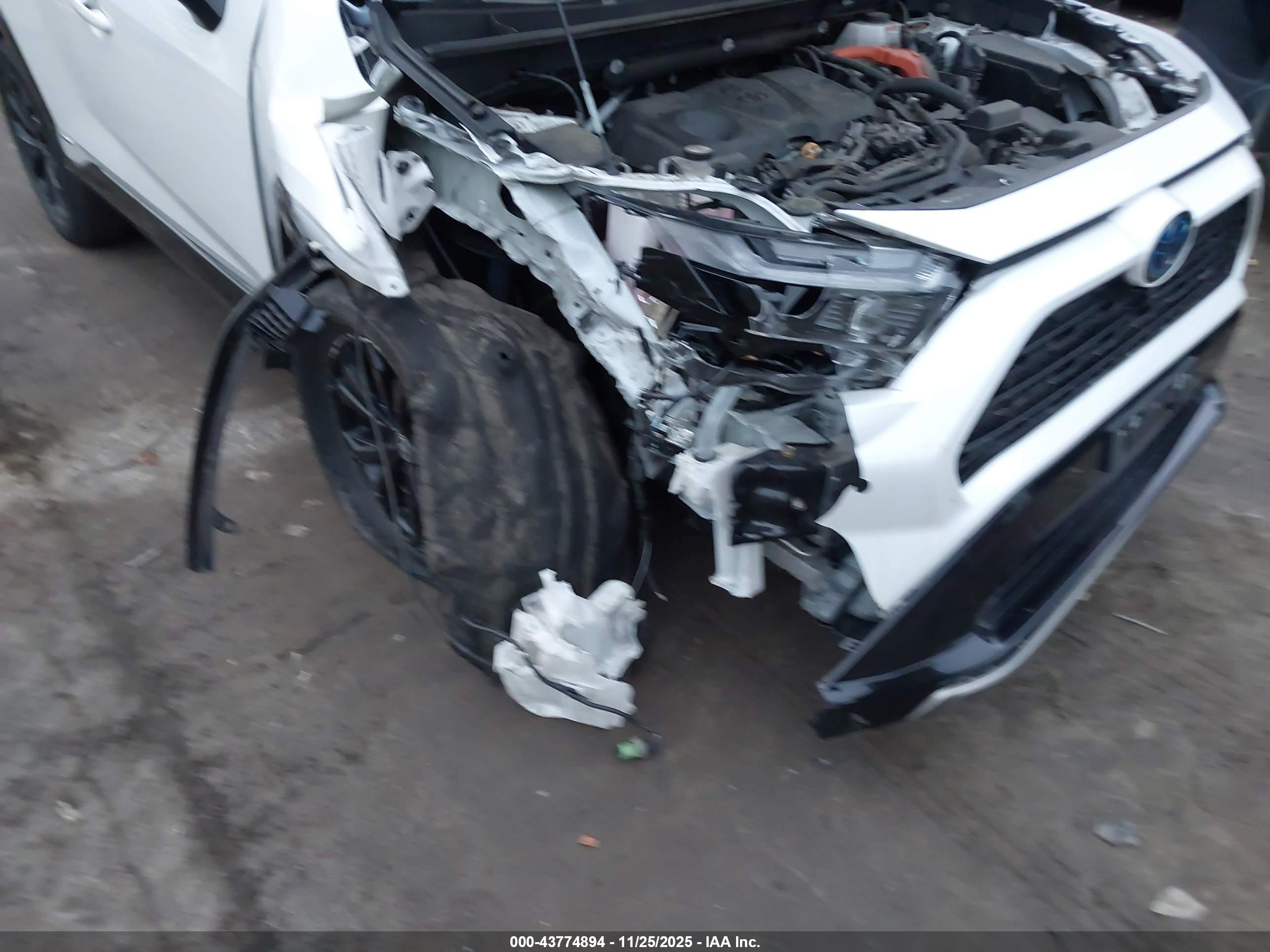 TOYOTA RAV4 image 6