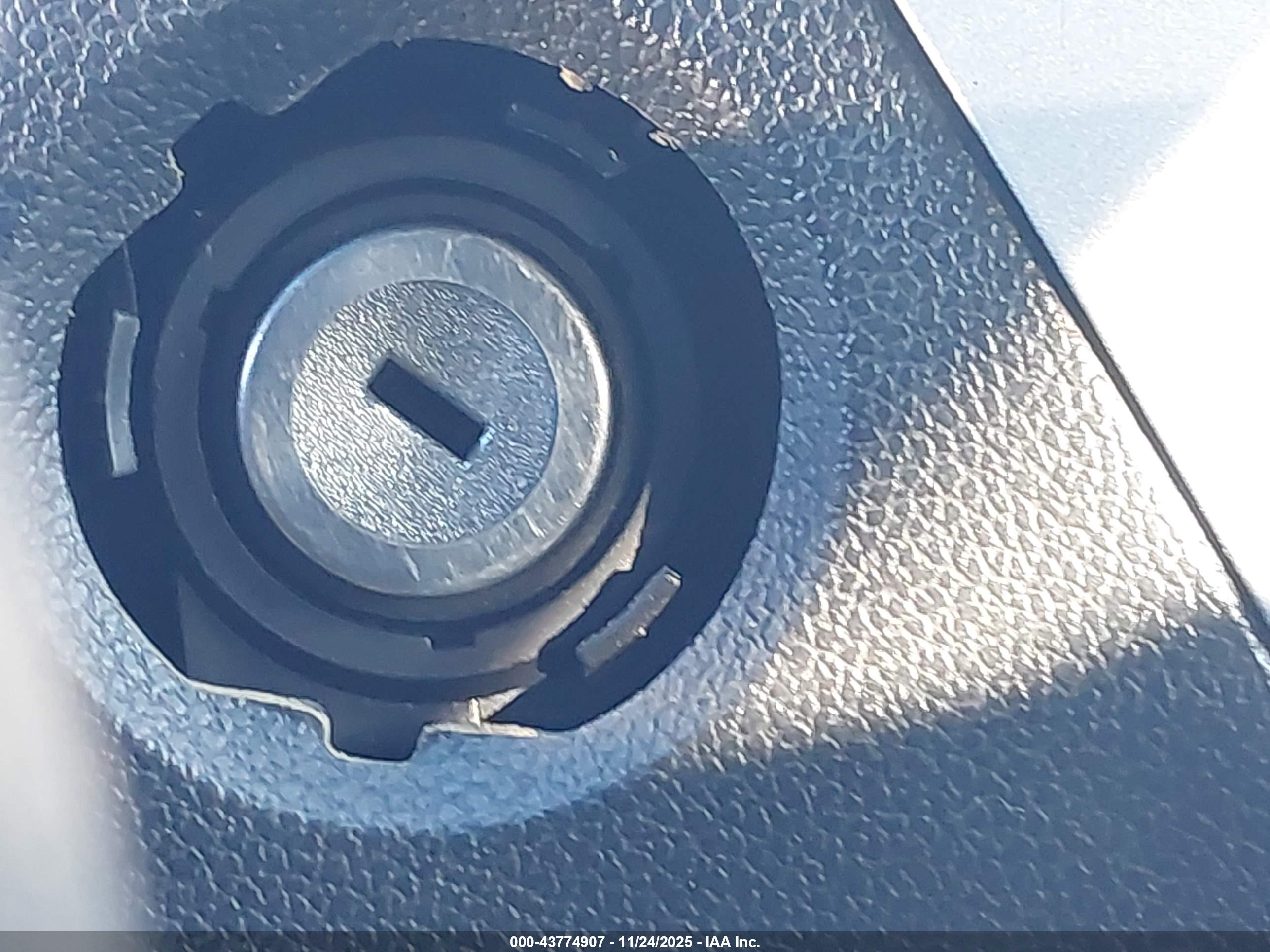 FORD EXPLORER image 11