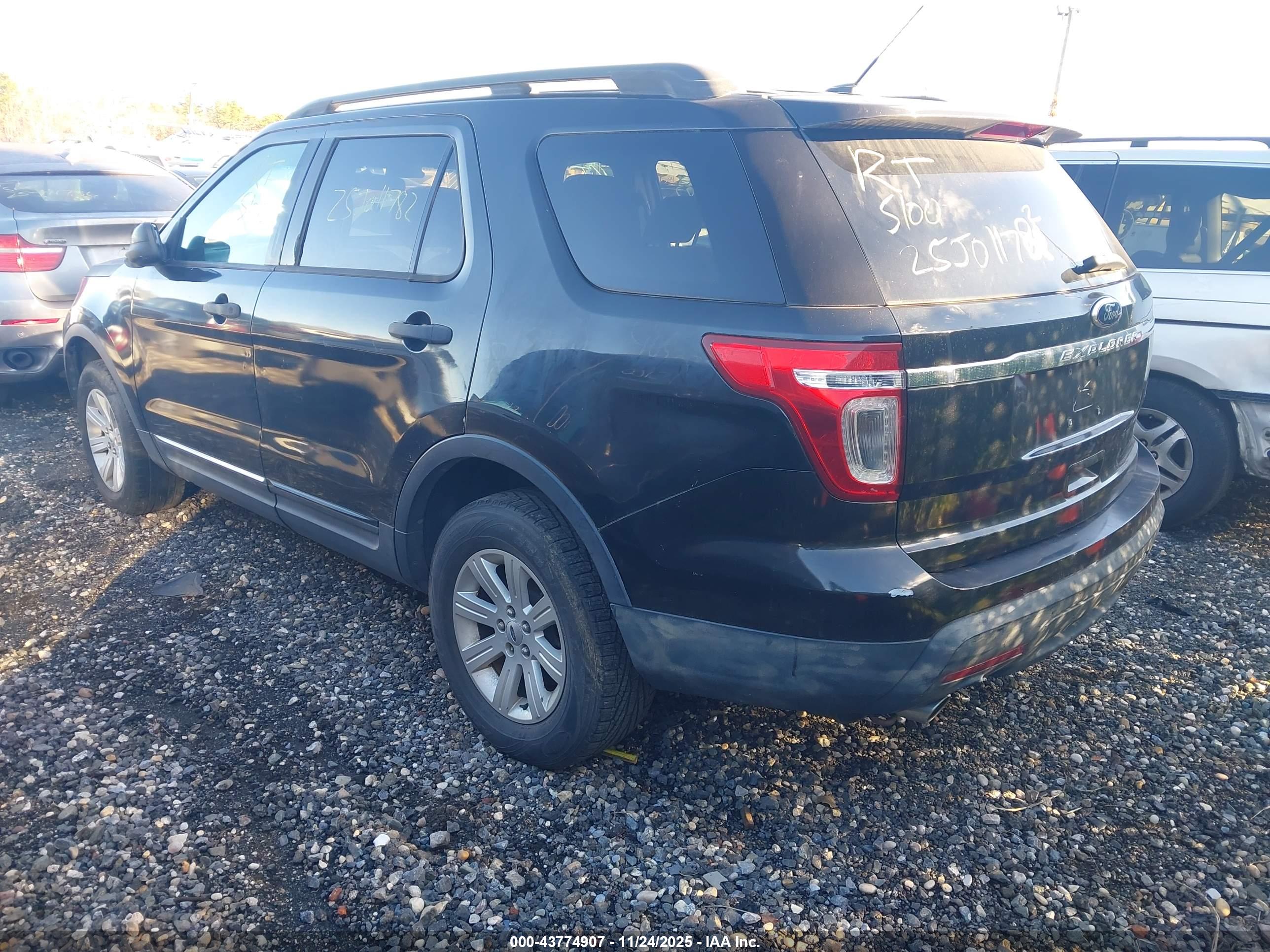 FORD EXPLORER image 3