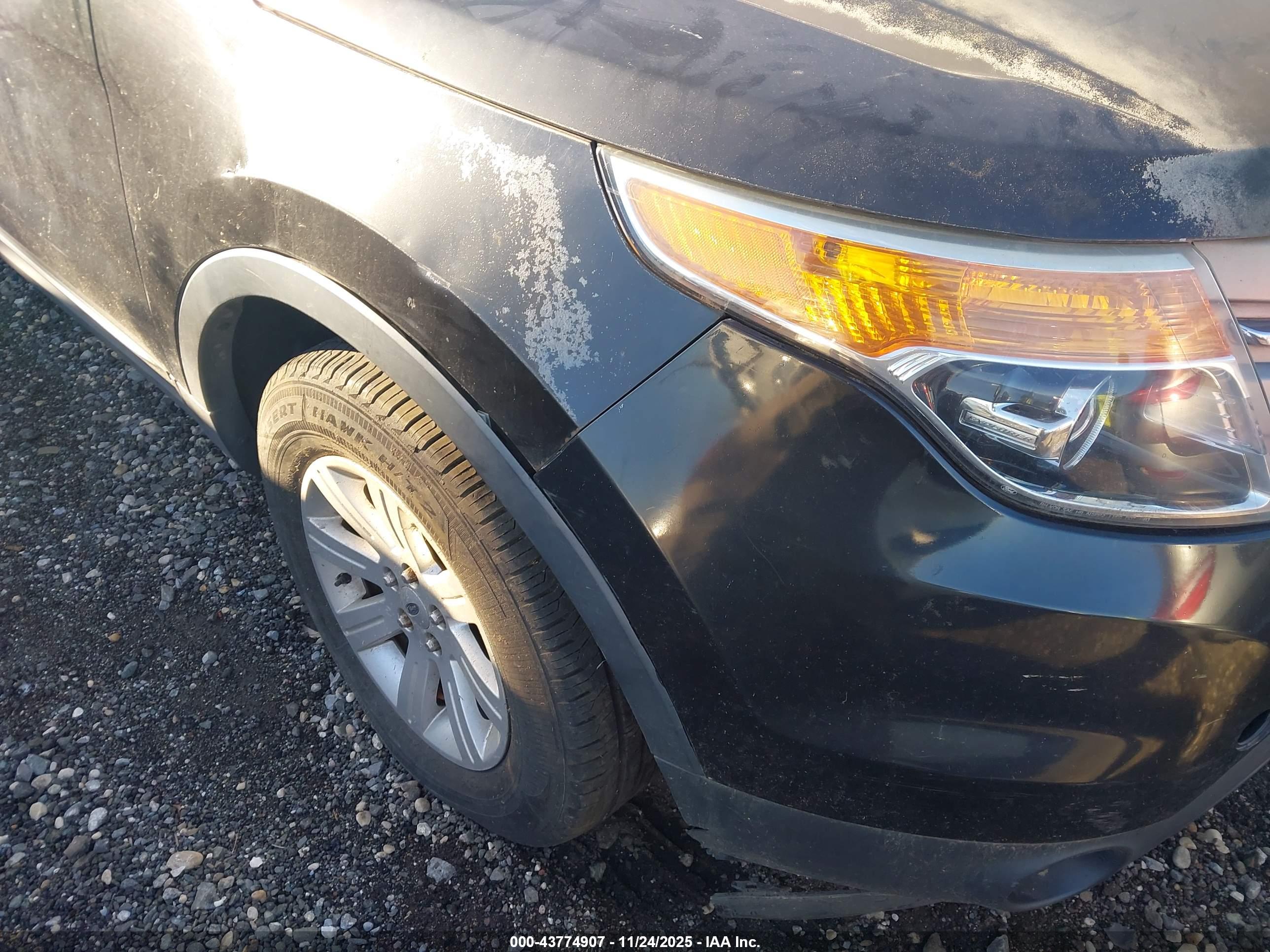 FORD EXPLORER image 6