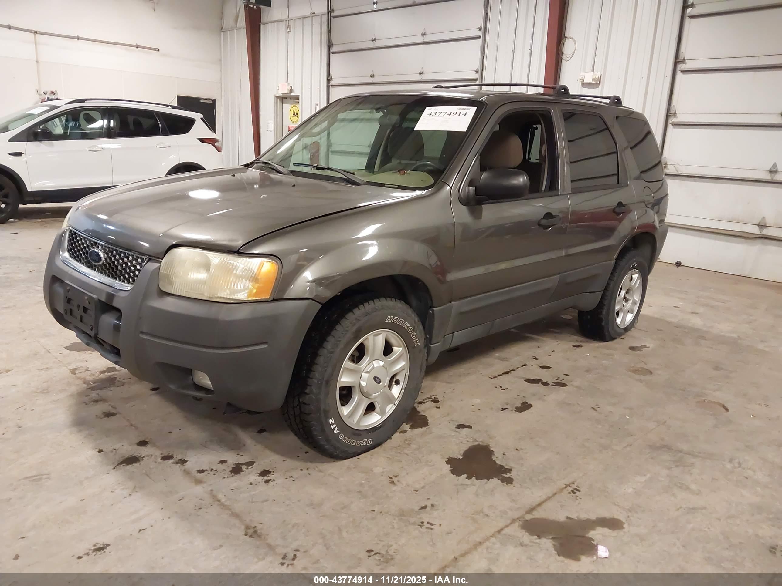 FORD ESCAPE image 2