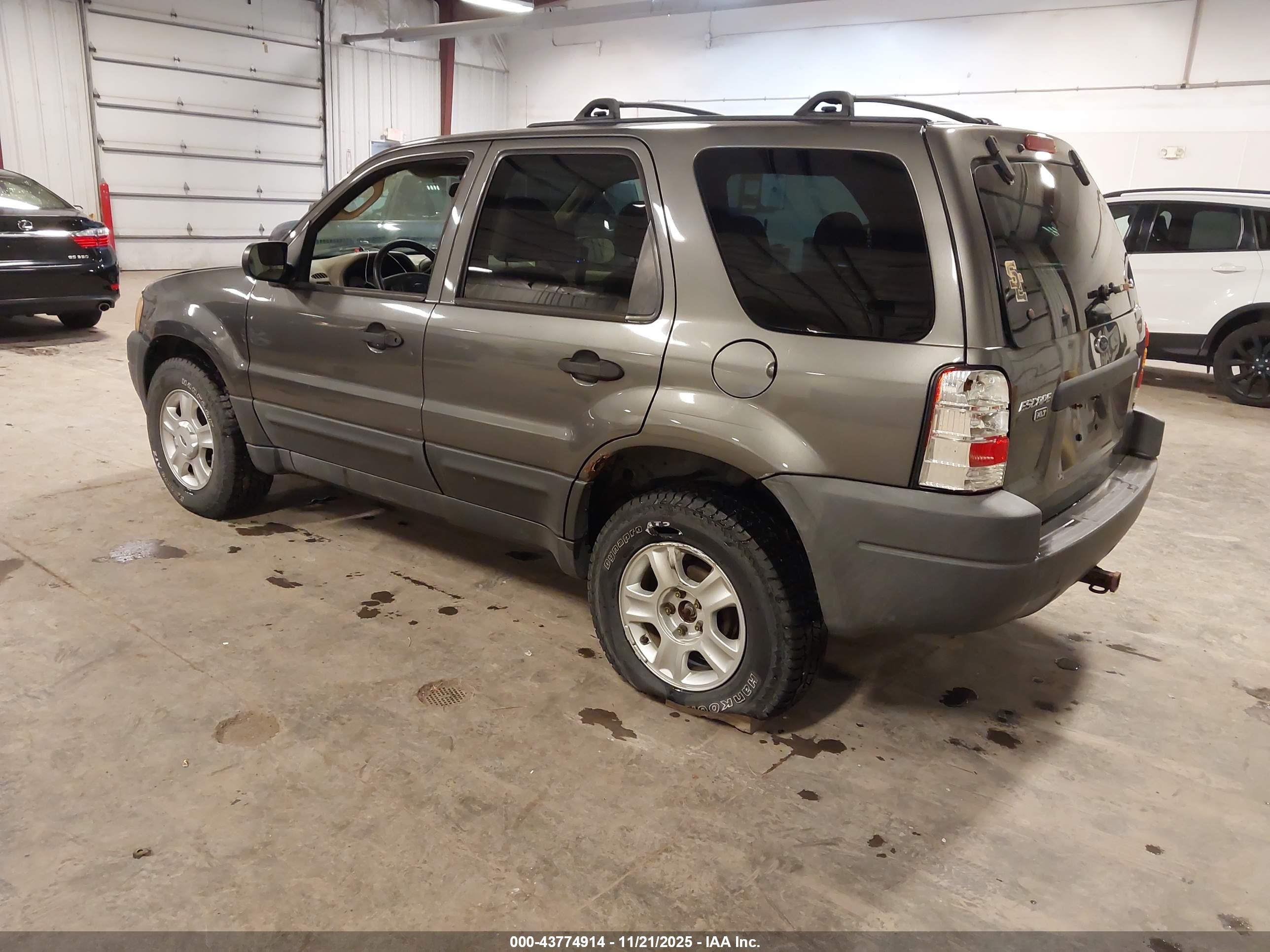 FORD ESCAPE image 3